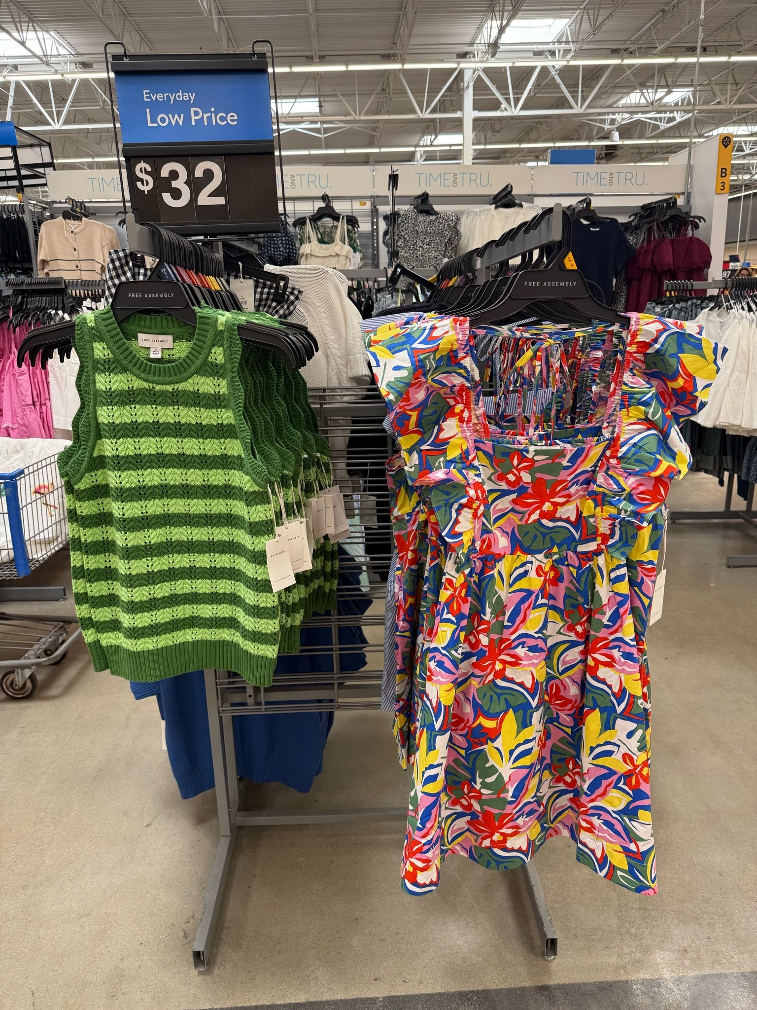Give me all of these colors!! Such fun summer colors at Walmart 💚