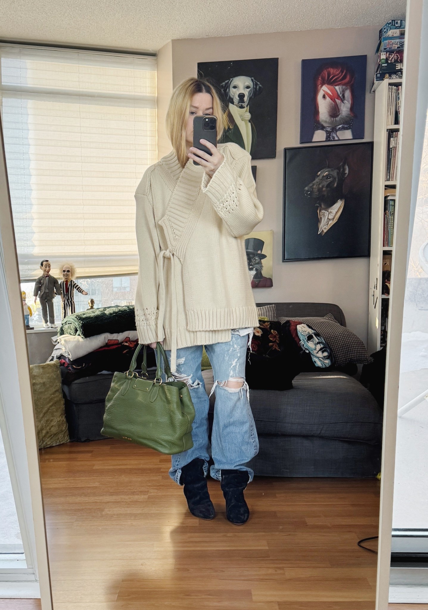 I’m really sucking at this lately 😬 I remembered as the sun started setting.  New oversized cardigan. 

Jeans and bag are vintage/secondhand.
