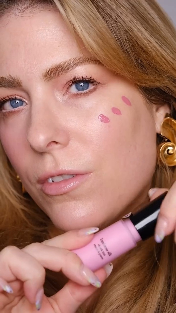 Sabrina Carpenter Blush 🌸💕✨

Wearing the new armani beauty Luminous Silk Cheek tint in the shades:

🩰 53 Bold Pink
🌺 62 Delicate Mauve 

The formula very lightweight and surprisingly pigmented. Leaves a nice luminous finish on the cheeks without feeling sticky, it actually completely dries down.

Will you be picking a shade up?



#LTKbeauty #LTKcanada