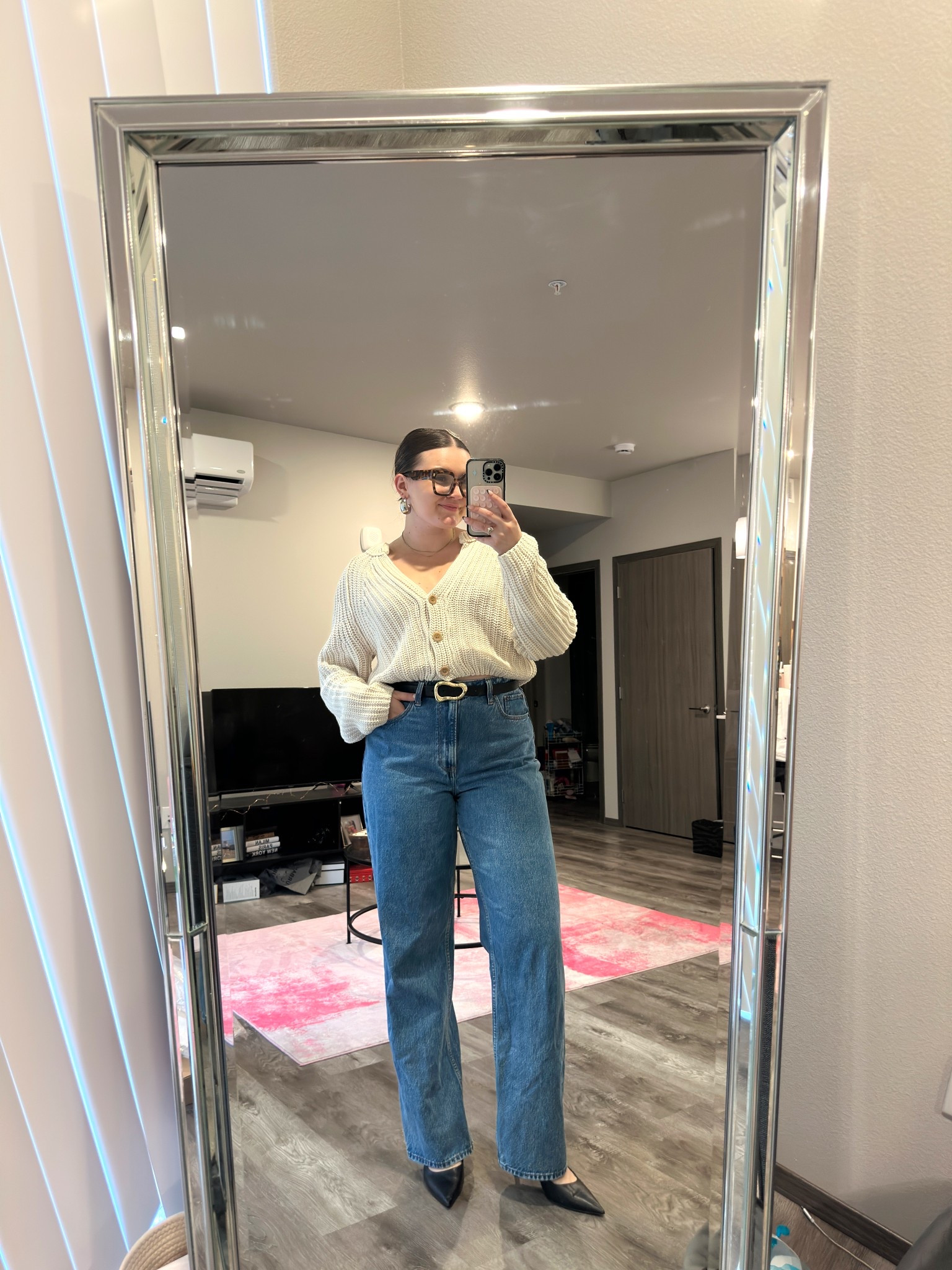 Same outfit as this morning but a different font! Love nothing more than a good pair of jeans with a cozy knit 🙂‍↔️

I’m wearing a M cardigan, size 31L jeans and size 9.5 heels

#LTKStyleTip #LTKFindsUnder100 #LTKMidsize