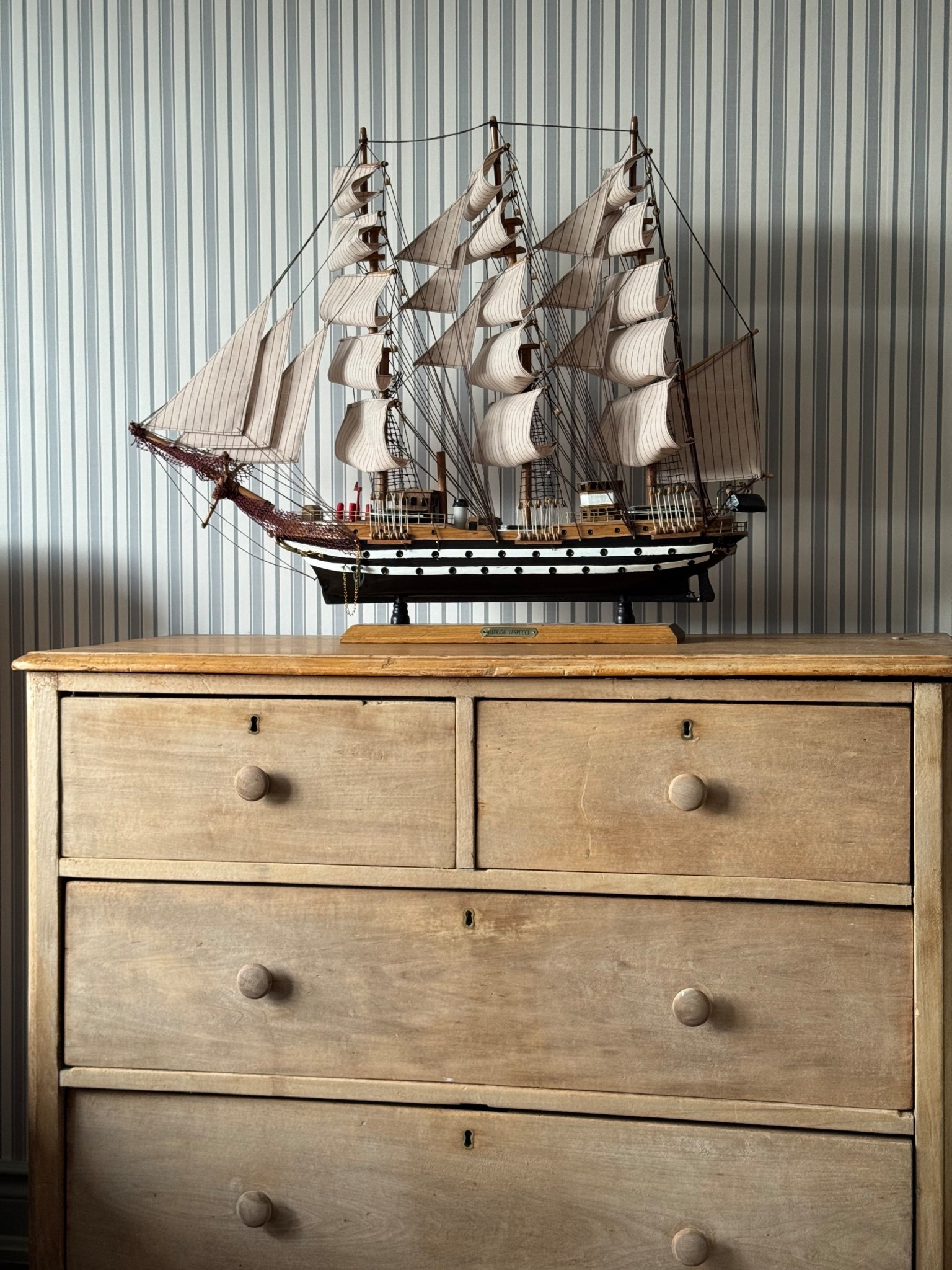 Striped wallpaper ⚓️🚢 

Wallpaper: Candace in Soft Meadow 



#LTKsummer #LTKhome
