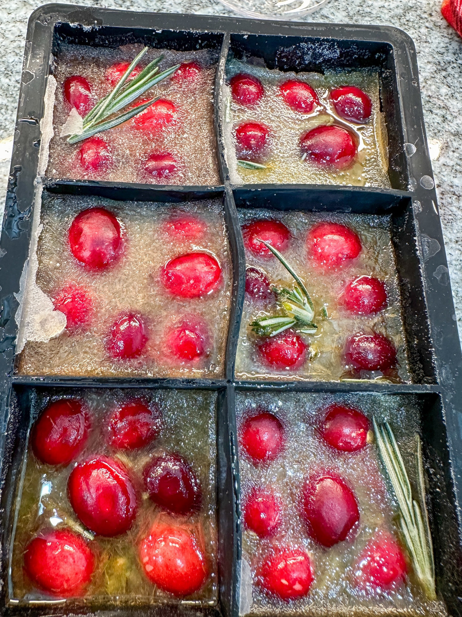 Large ice cubes tray to create these Mistletoe cubes. #mistletoecubes #christmas2023 #holidaydrinks #icecubetrays 