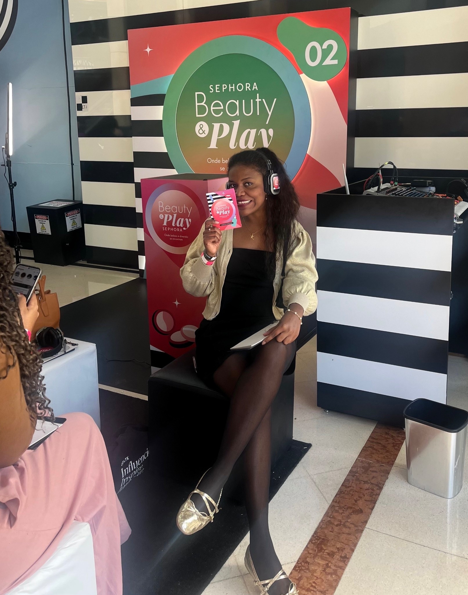  Look para o Beauty Play Sephora. 

 Um look básico, confortável mas com informações fashionistas. Para dar um Up no seu vestido básico preto invista em acessórios, meia fina ou um calçado diferenciado. 

#LTKdicadeestilo