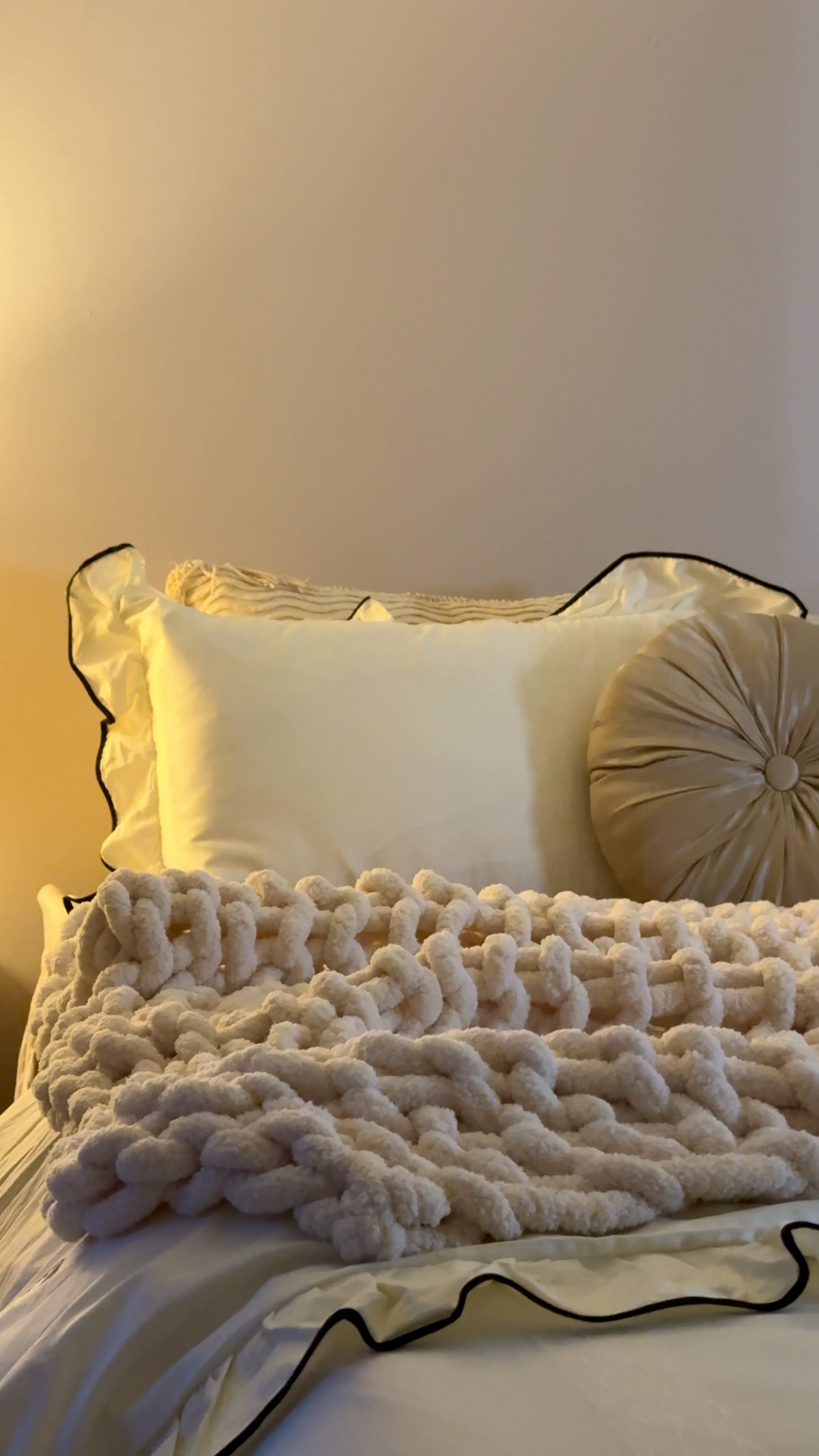 this bedding feels like a cloud☁️

#LTKHoliday #LTKSeasonal #LTKGiftGuide