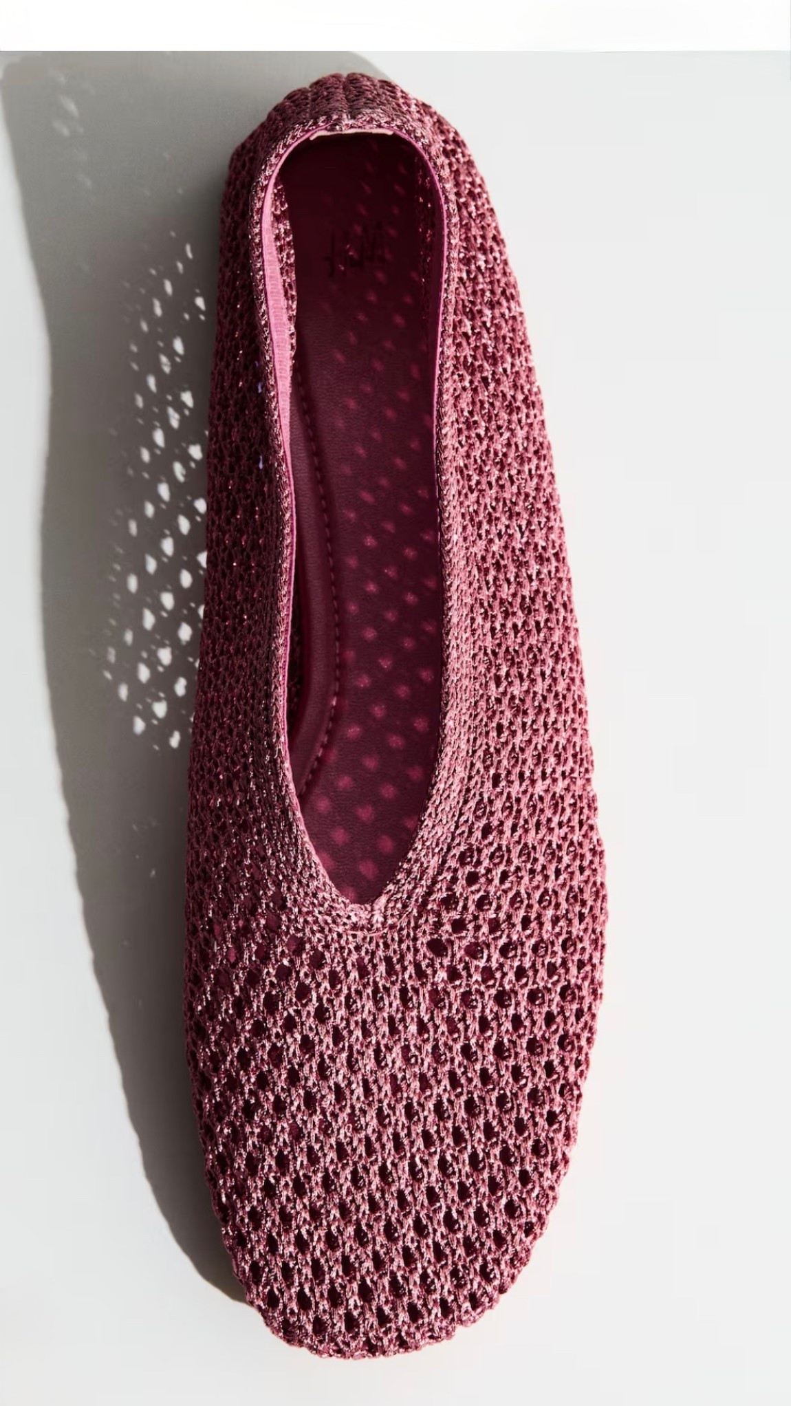 BRAIDED FLATS

Ballet flats in braided plastic straw with rounded toes

#LTKSeasonal #LTKWorkwear #LTKootd