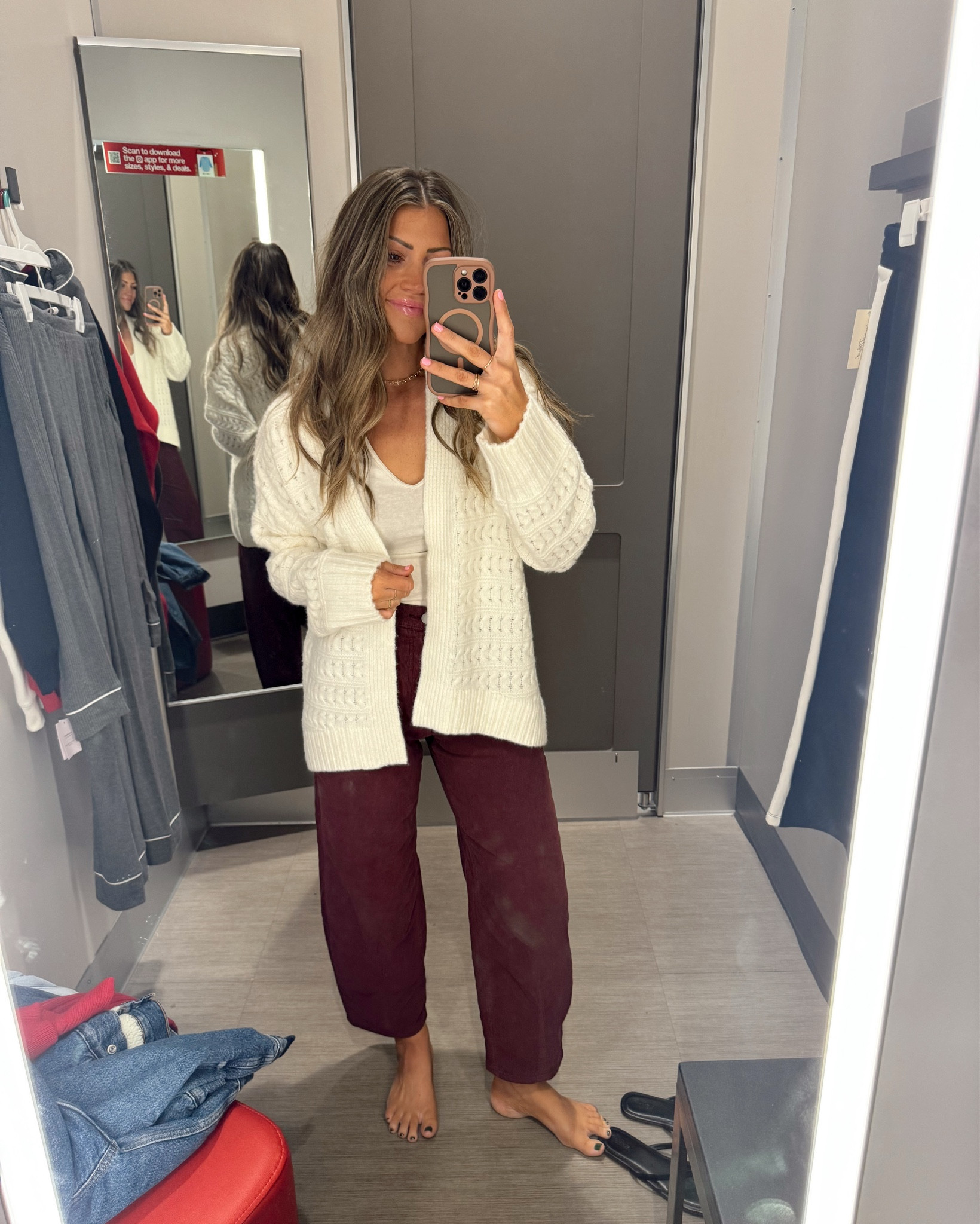 This target cardigan is one of my absolute faves. Wearing XS. I actually slept in it every night in Tennessee when we stayed in a cabin 🤣 it’s that soft and cozy! It also looks cute for workwear too! Can’t beat it 