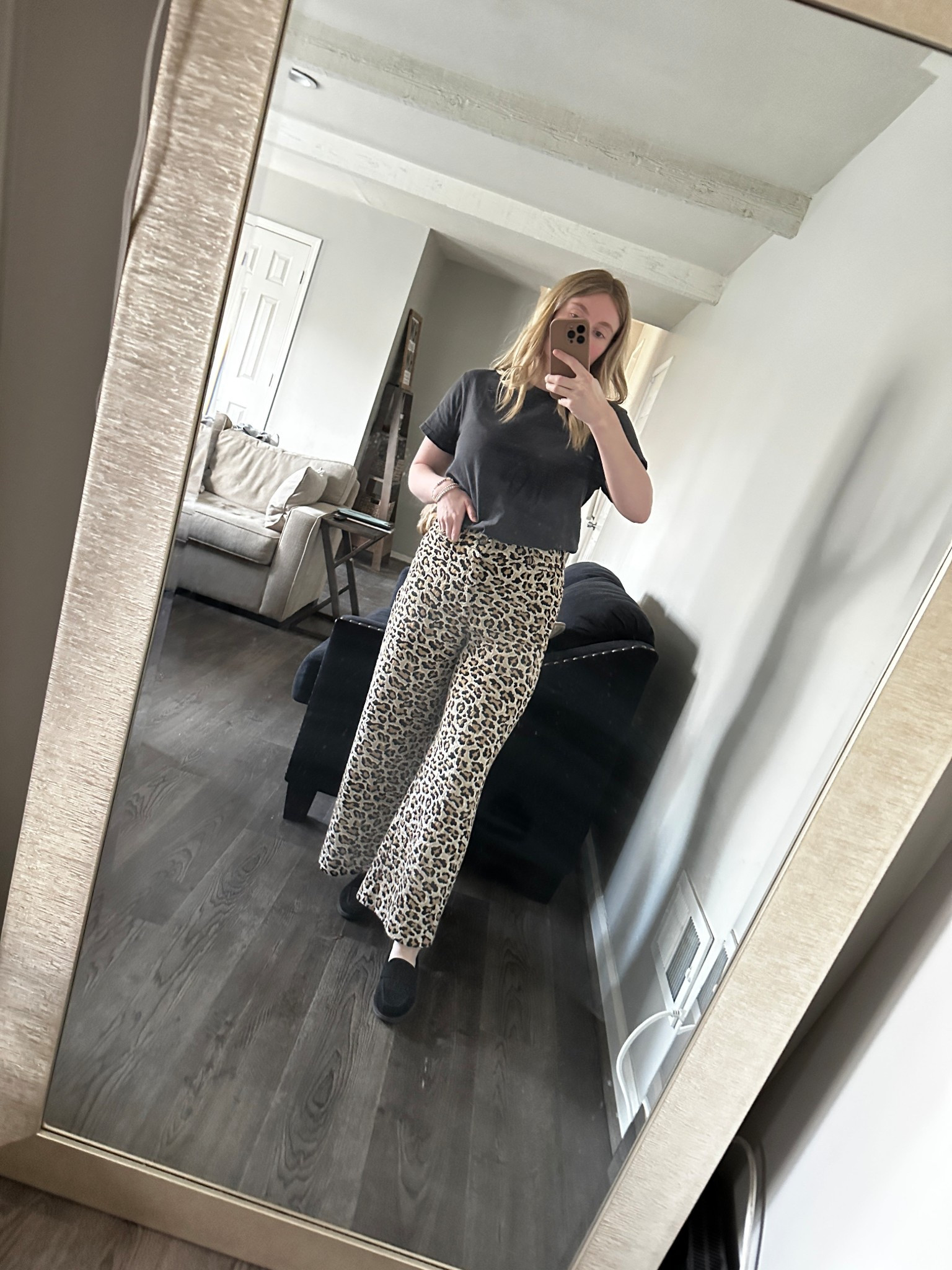 I love these pants for the office! 

Workwear 
Neutral
Office ootd 


#LTKMidsize