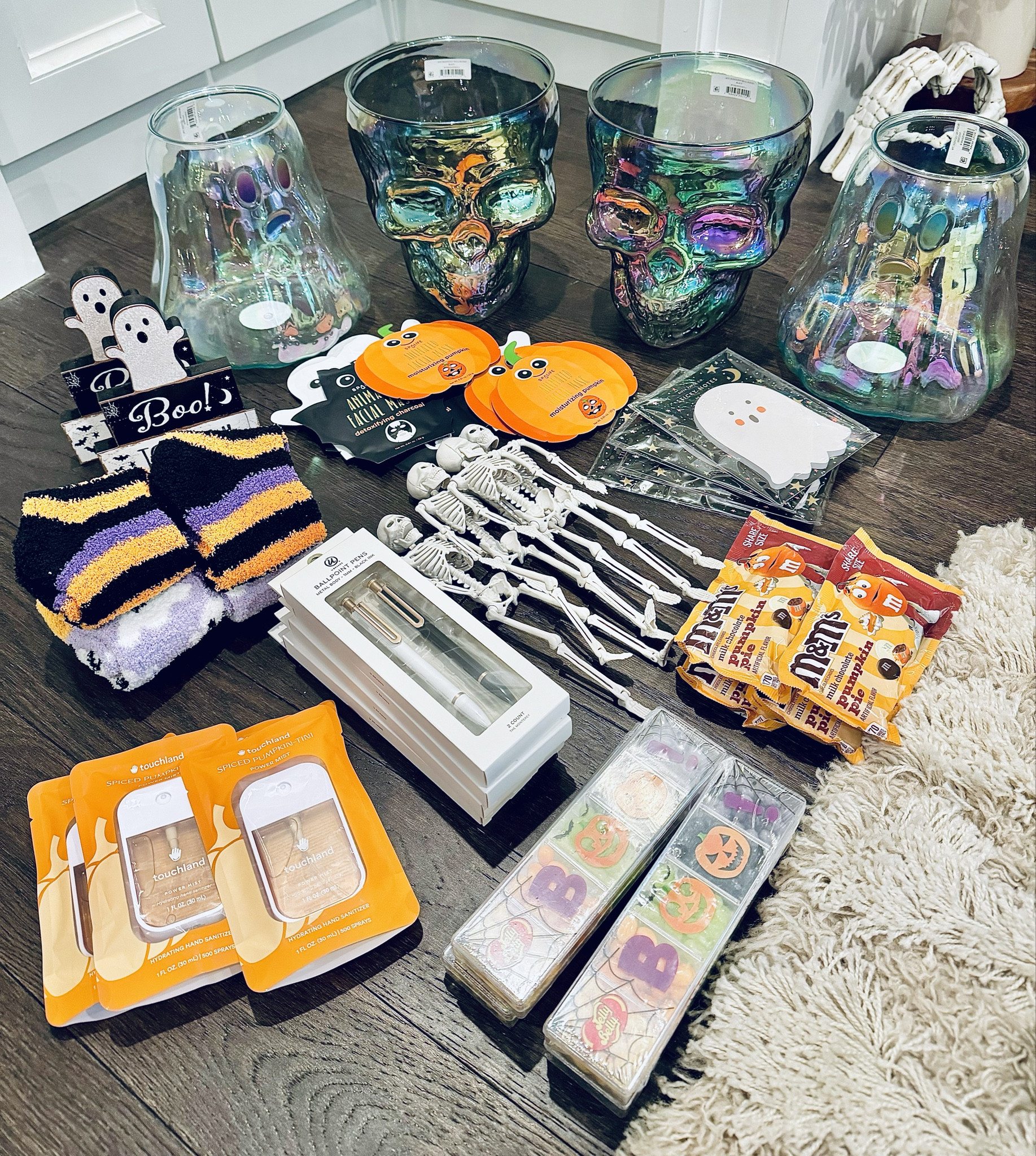 Spooky season is here, and I'm not forgetting the amazing teachers who guide my little monsters! 🎃👻

Check out these cute boo baskets I created for them. 

#SpookySeason
#boo #boobasket #boobasketideas #halloween2024 #halloweencountdown #fall

#LTKSeasonal #LTKFindsUnder50 #LTKHalloween