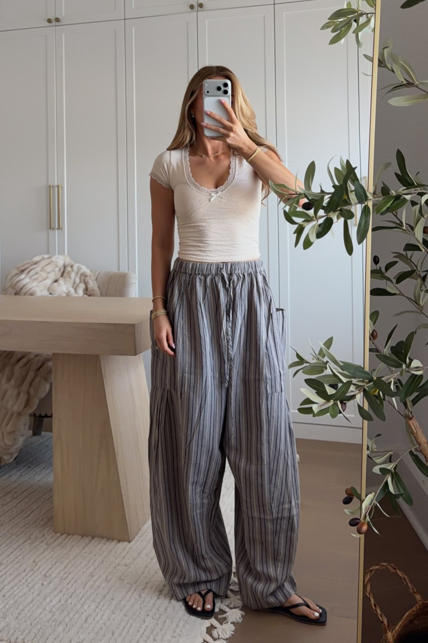 top: s/m // pants: small — can’t go wrong with a good comfy look!