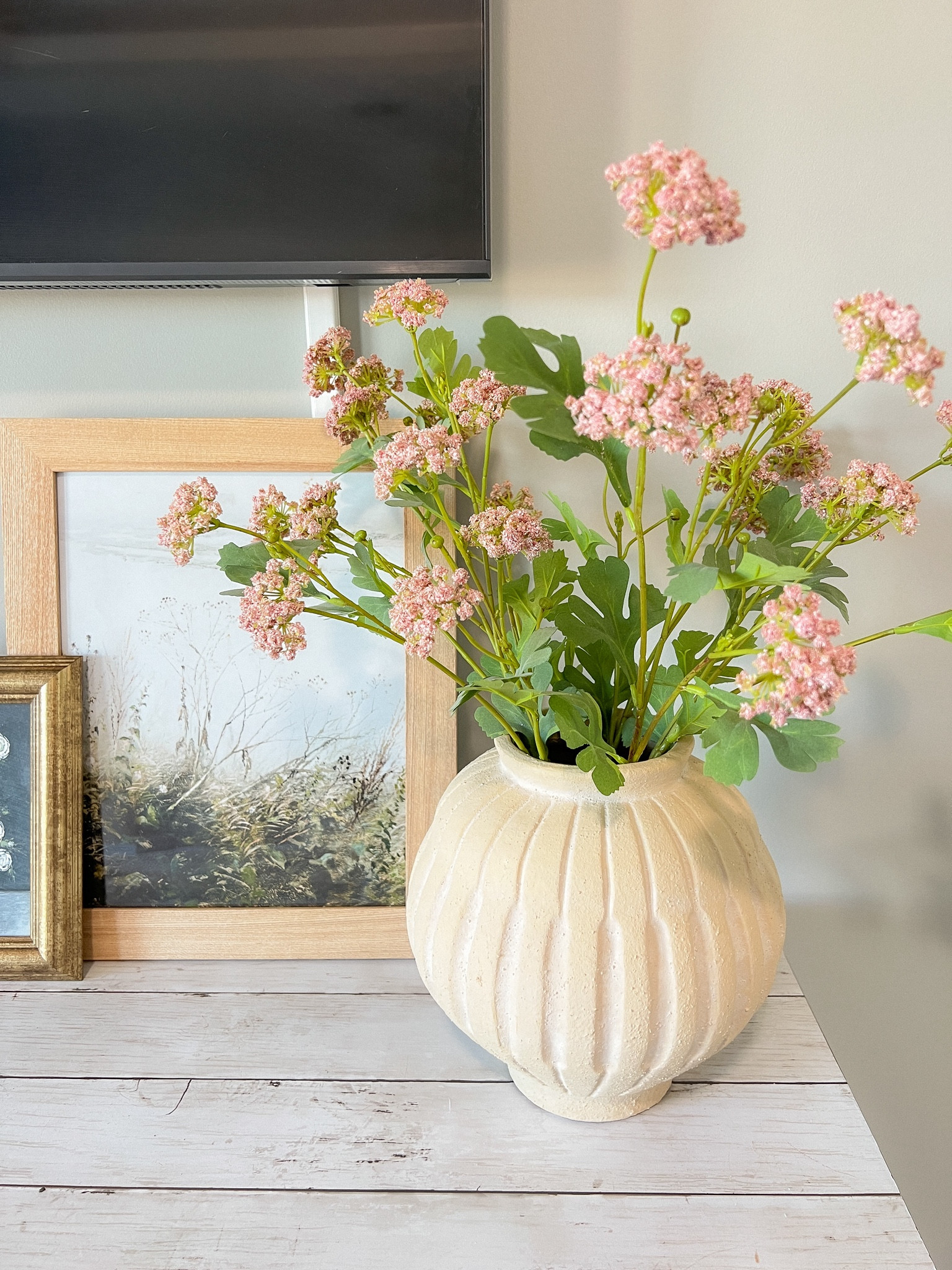 Talking about my favorite florals for spring 🌸🌿 styling with a moody spring wildflowers at the lakeside.
Shop the look! 



#LTKSpringSale #LTKhome #LTKSeasonal