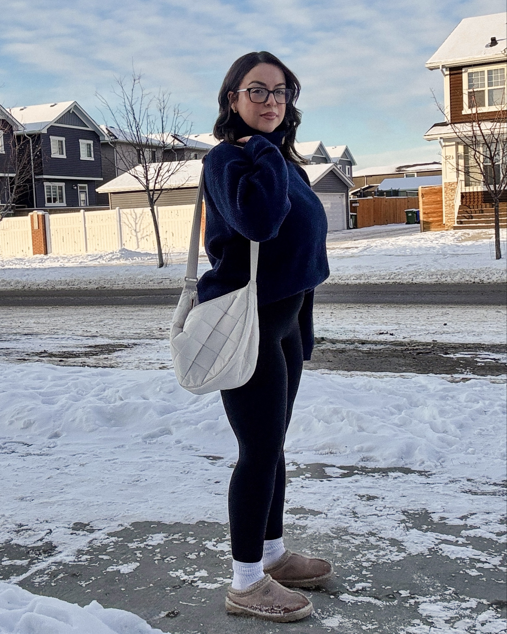 obsessed with uniqlo lately and love these cozy vibes! also love that this bag can fit my camera and all my essentials in it 🙌🏼

#LTKcanada #LTKwinter #LTKmidsize