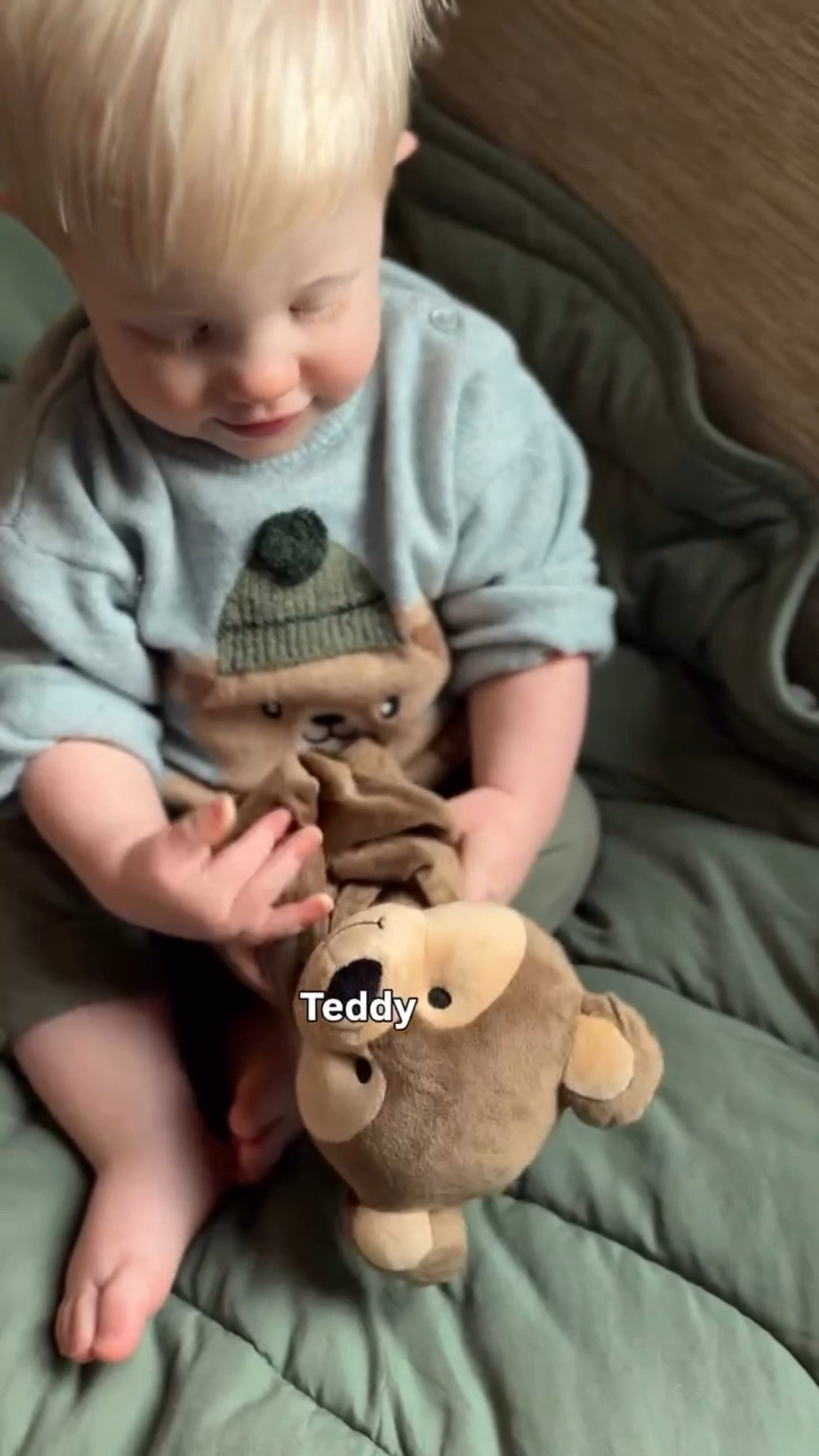 “T E D D Y”🧸🥹 @riffraff_sleeptoys made the cutest teddy bear that plays lullabies, white noise, and even has a recording button for custom sounds. Maybe I should have saved this one for Christmas. Too sweet! My heart strings!! 🤍🤍🤍 #teddybear🐻