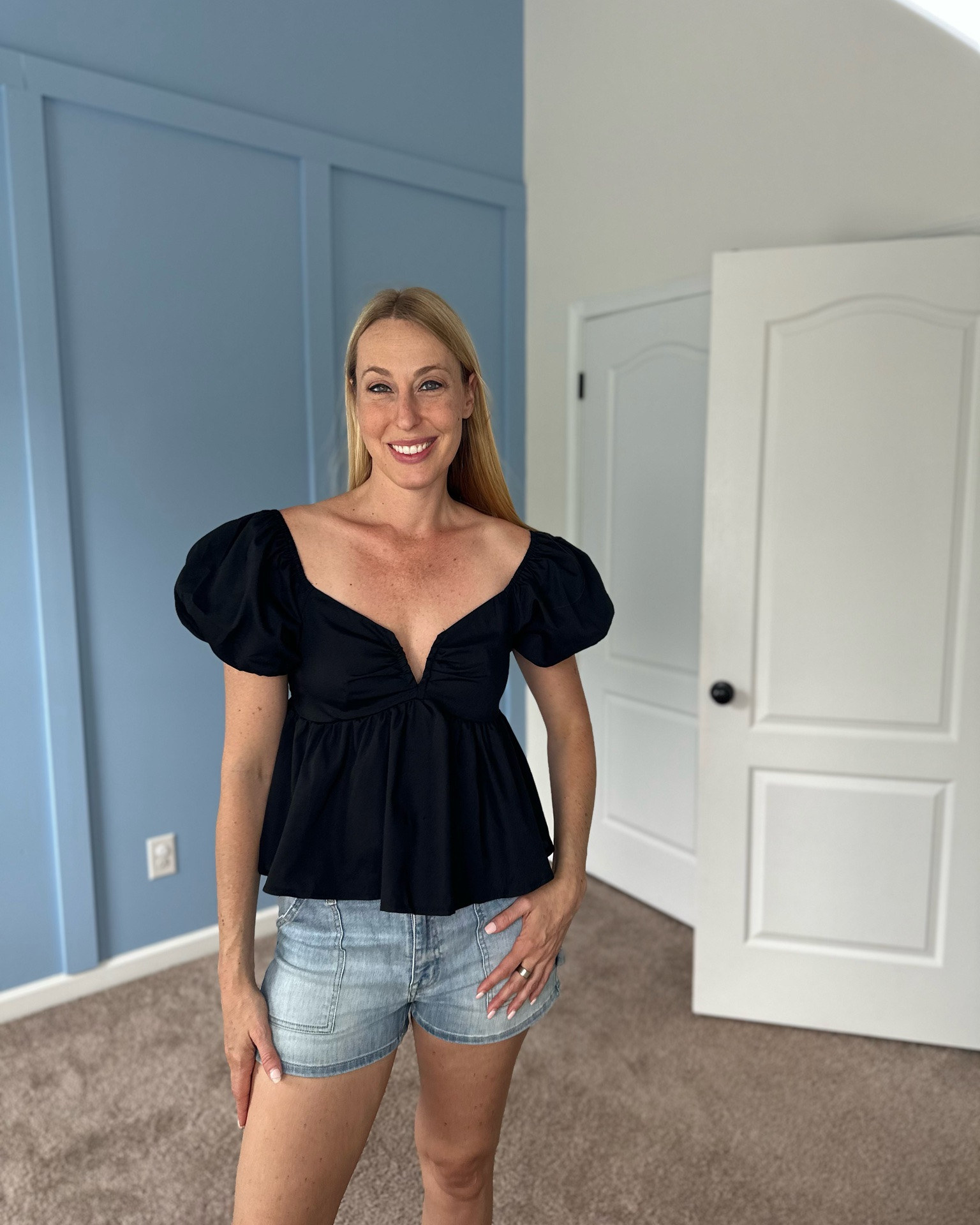 Black beauty baby doll top for summer 
I have been wearing this top so much. I love it 🥰 
Wearing small, fits tts