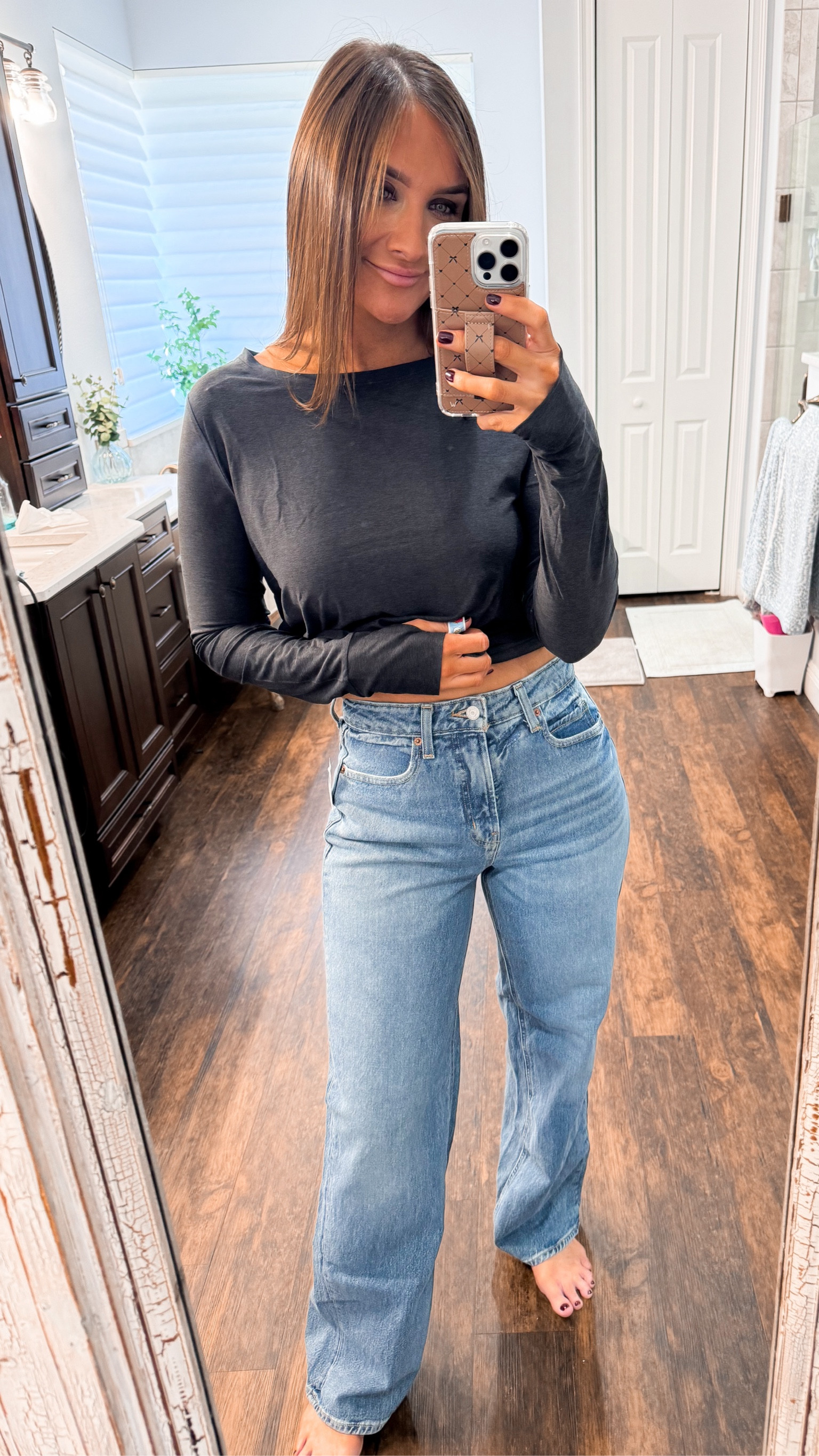 Old navy, the best wide leg jeans, super high waisted jeans, curvy and regular fits 

50% off jeans for the family ends today (11/26)

Immediately fell in love with these jeans. Love the fit. I sized down to a 2 long; I’m 5’9” and 140 pounds for reference. These come in both a curvy and regular fit as well as petite, regular and tall lengths  

#LTKStyleTip #LTKFindsUnder50 #LTKSaleAlert