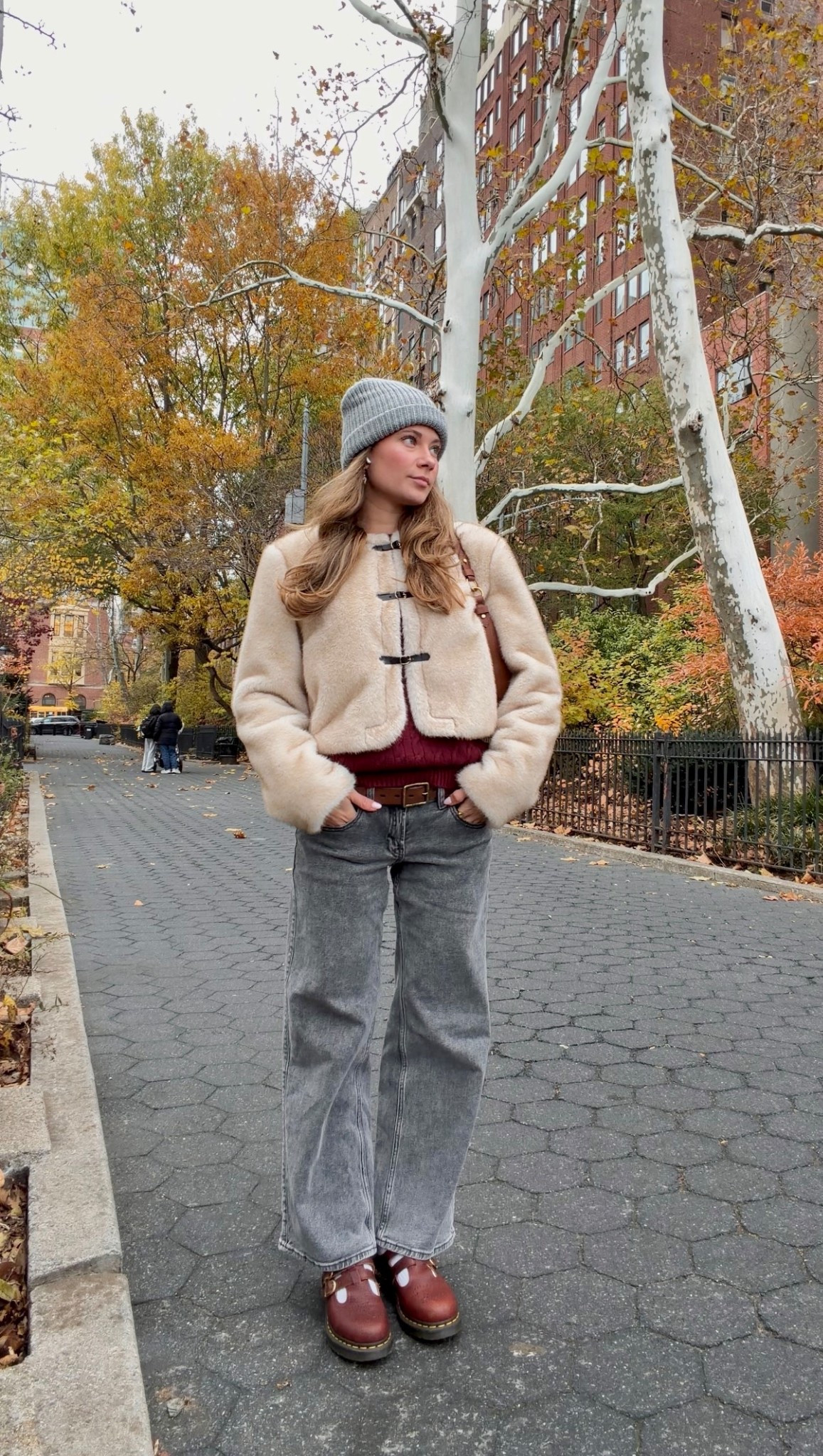 The purse is from fossil and I couldn’t find the exact one but very similar styles by the same brand so I linked them 