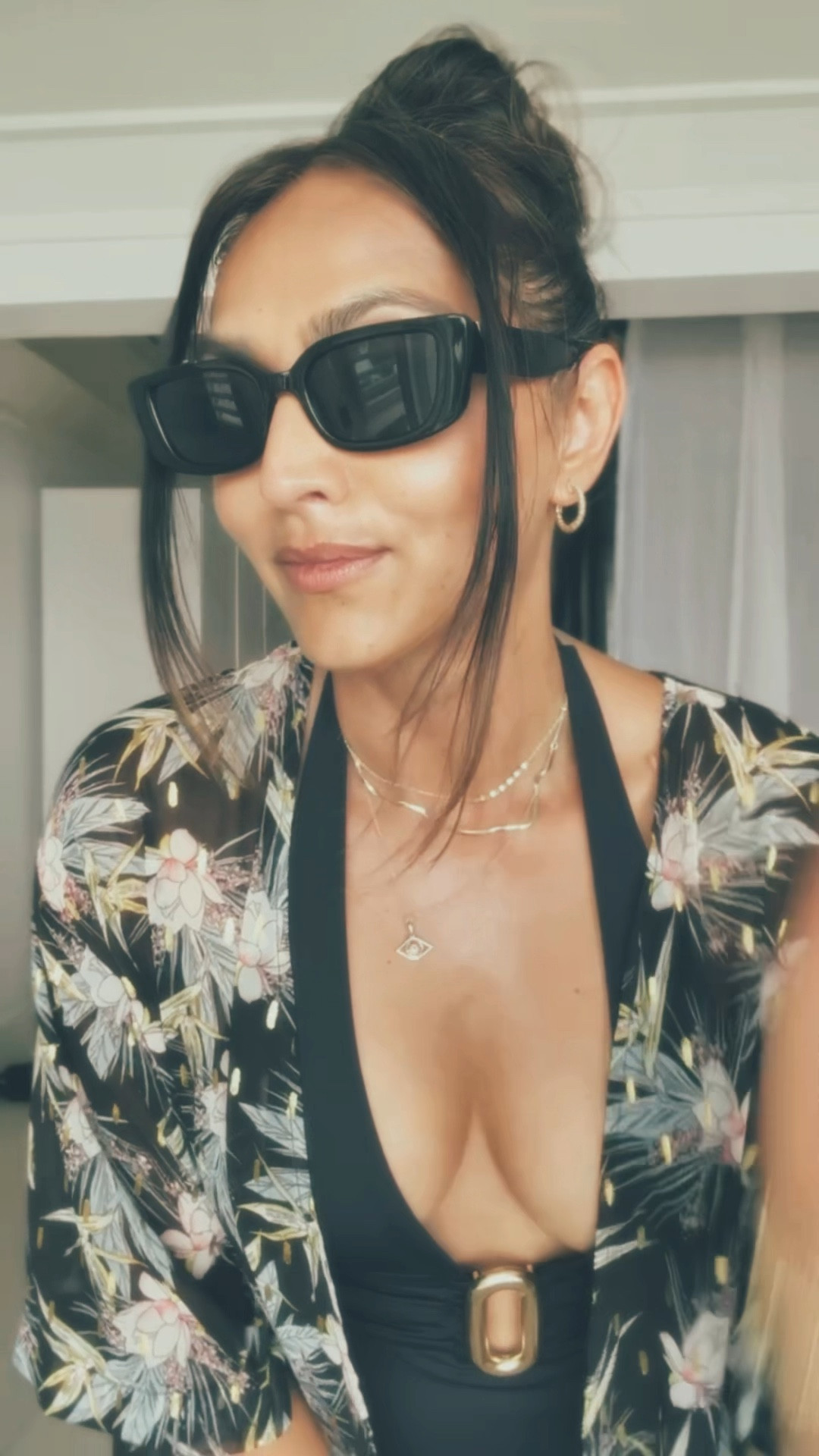 messy bun tutorial on my Instagram. 🤍✨🪞
📷: barbiepatell

#LTKStyleTip #LTKBeauty #LTKSeasonal