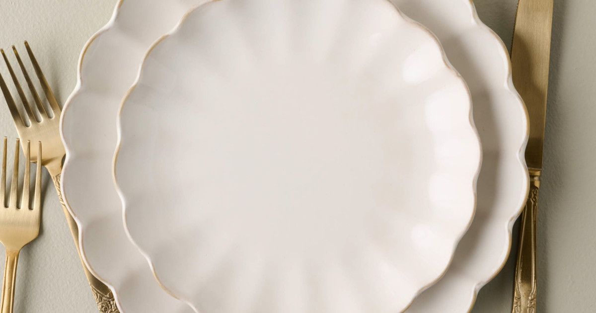 Cream Scalloped Plate | Magnolia