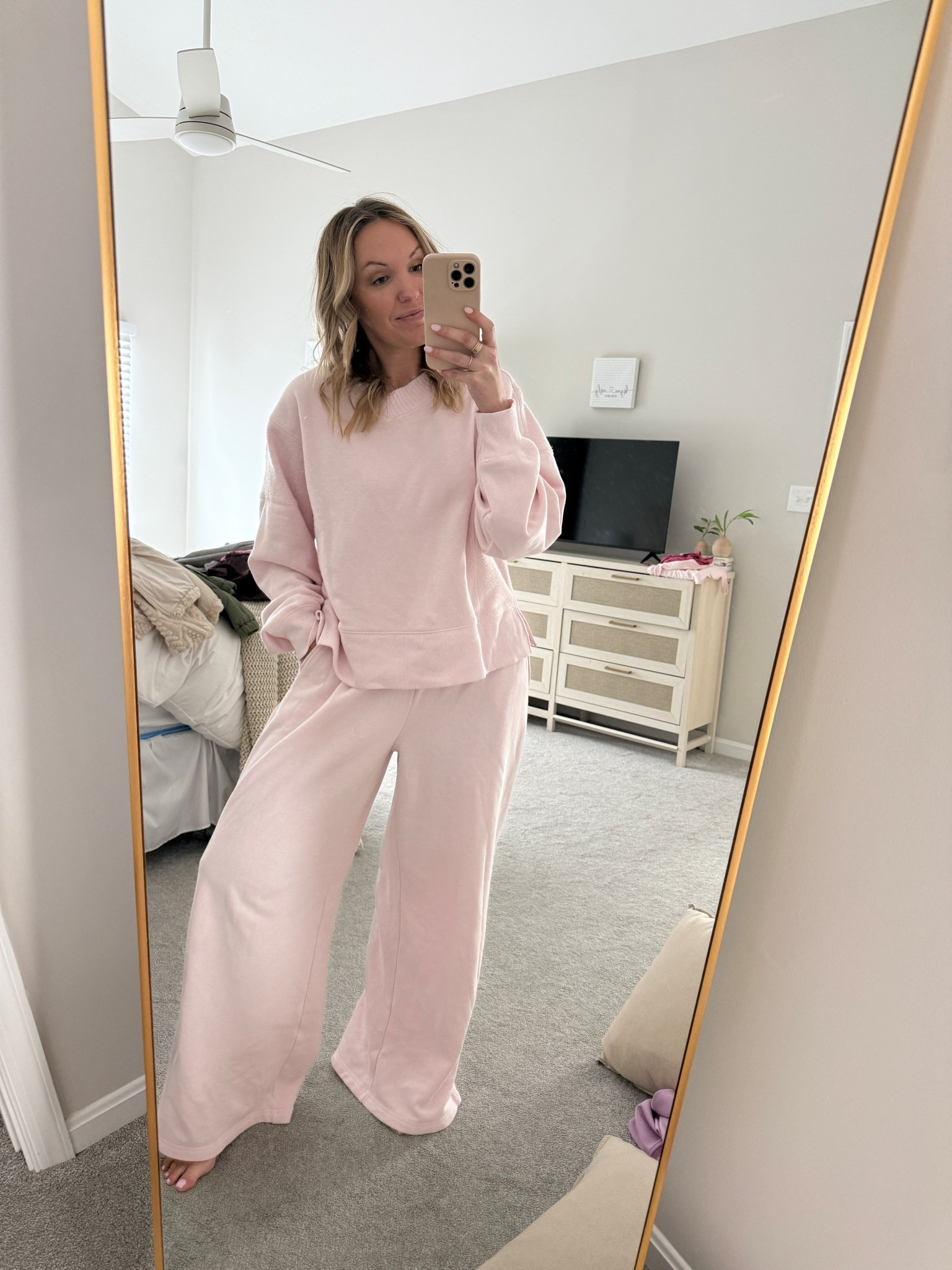 Comfy set im loving 

#LTKSeasonal #LTKSaleAlert #LTKMidsize