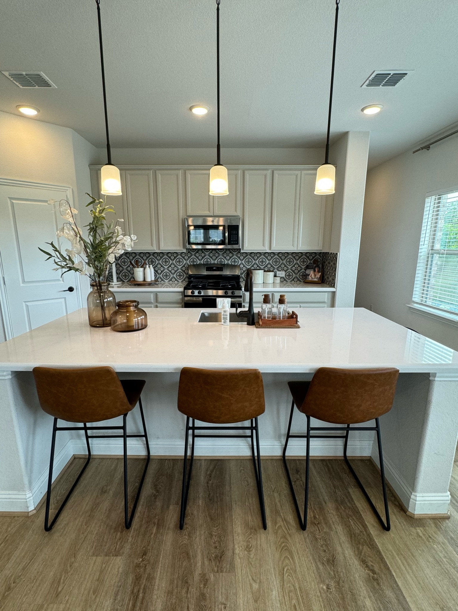 Modern x Neutrals 🤎

#LTKStyleTip #LTKU #LTKHome