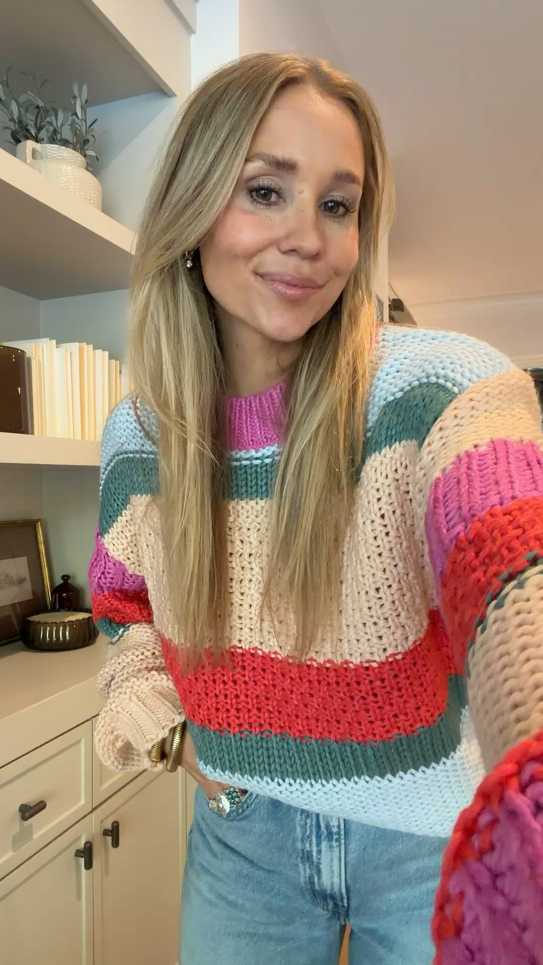 The cutest fall sweater! Loving the bright colors ✨