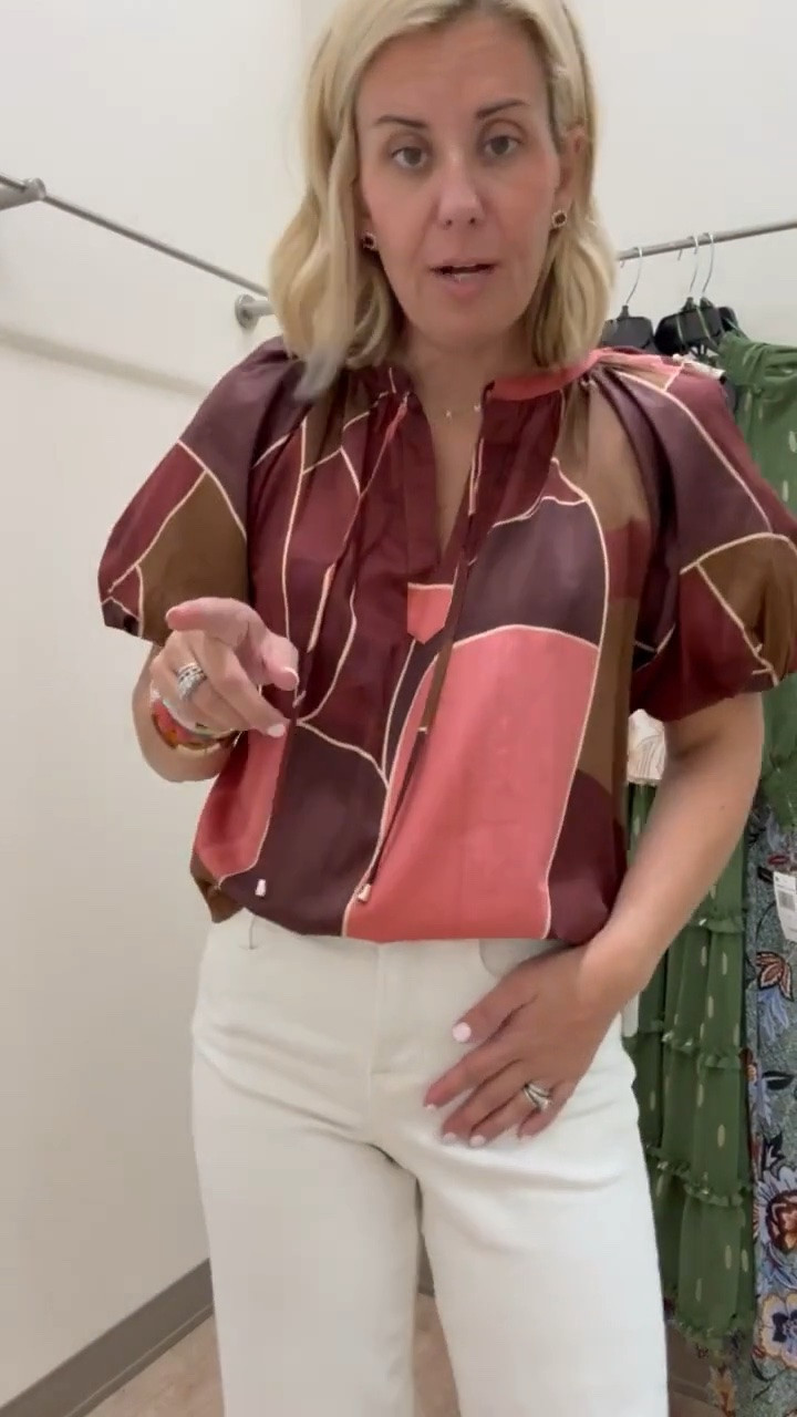 This is the perfect top to now and later. I’m in XS top and XS petite jeans. 

*code Catherine20 at Allie  + Bess

#LTKdayinmylife #LTKootd #LTKmomlife