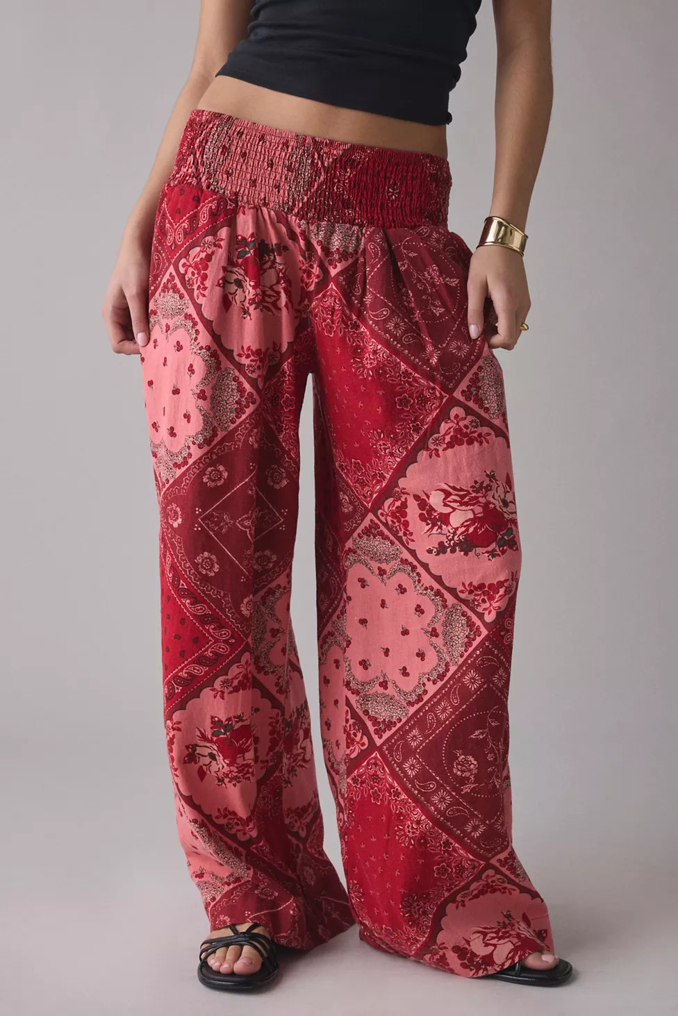 Kimchi Blue Caroline Smocked Wide Leg Linen-Blend Pant | Urban Outfitters (US and RoW)