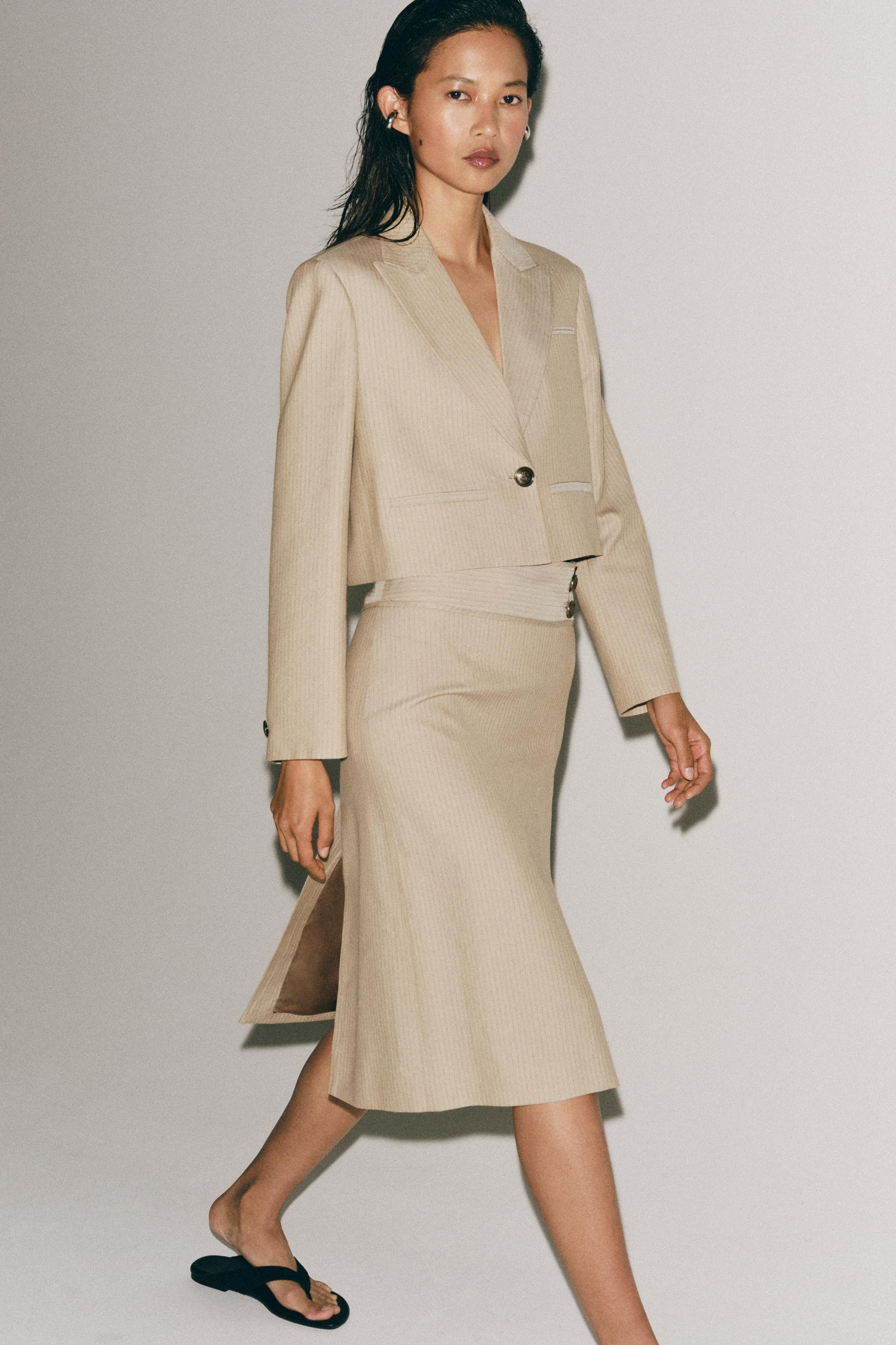 ZARA WOMAN COLLECTIONMid-rise midi skirt made from 28% linen yarn. Waist with embossed metal butt... | Zara US
