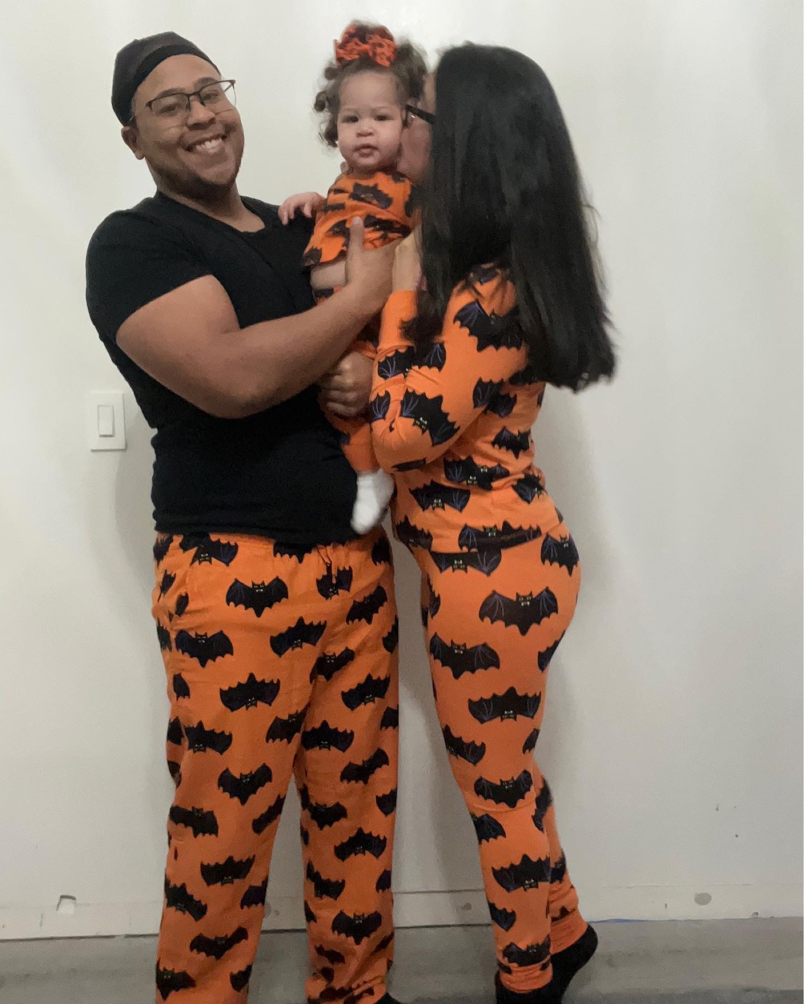 Matching halloween pjs 🥰 all from old navy

Halloween pajamas // halloween matching pajamas // old navy pjs // matching pajamas

#LTKfamily #LTKfindsunder100 #LTKHalloween