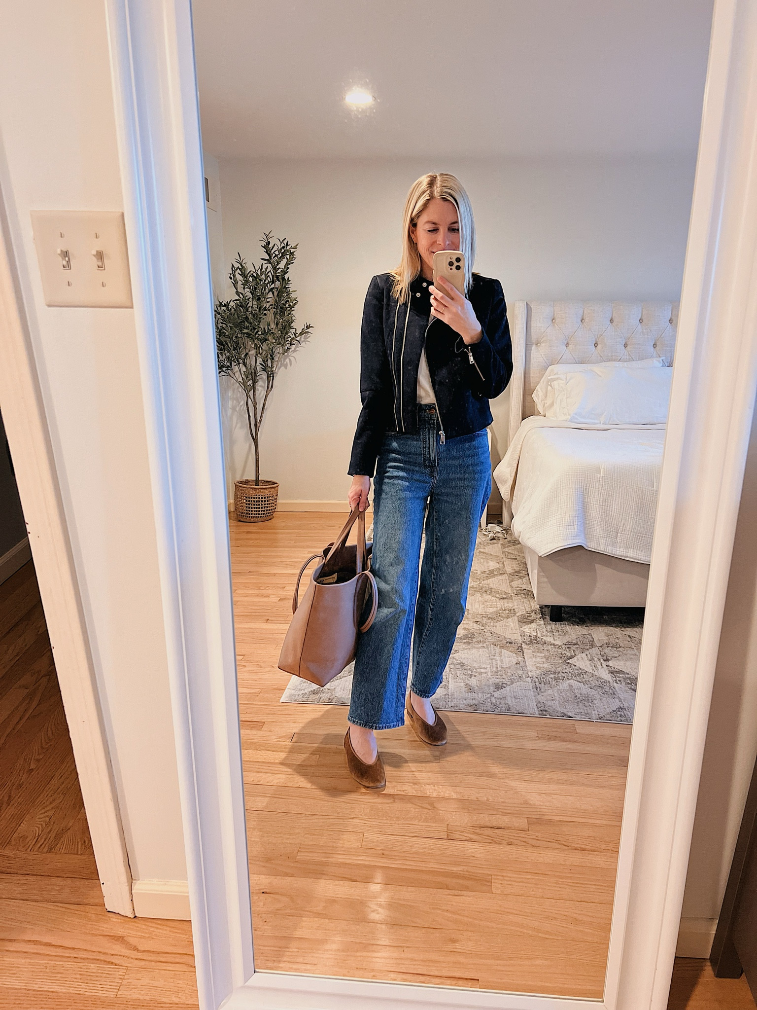 Taking my favorite white tee and jeans to the office!
