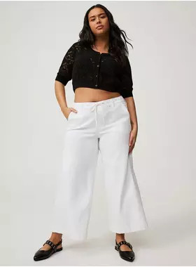 Weekend Wide Leg Ankle Crop Mid-Rise Jean | Torrid (US & Canada)