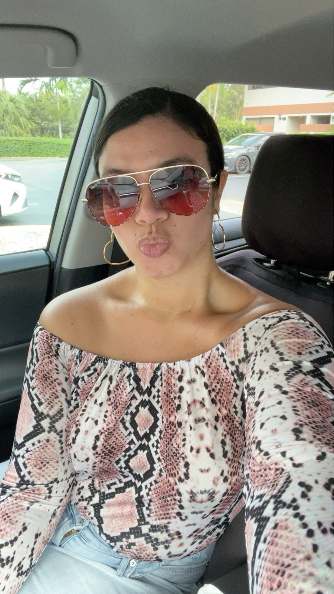 Ootd details

Snakeprint bodysuit - quay sunglasses - heart shaped gold hoop earrings

#LTKSaleAlert #LTKootd #LTKMidsize