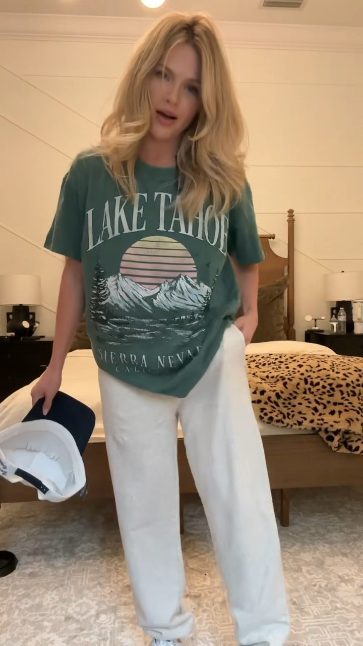 Part 3 of the Hollister Haul! 
Sweats: Size M 

Best sweats ever! 
sweats l graphic tee

#LTKCyberWeek #LTKHoliday #LTKSeasonal