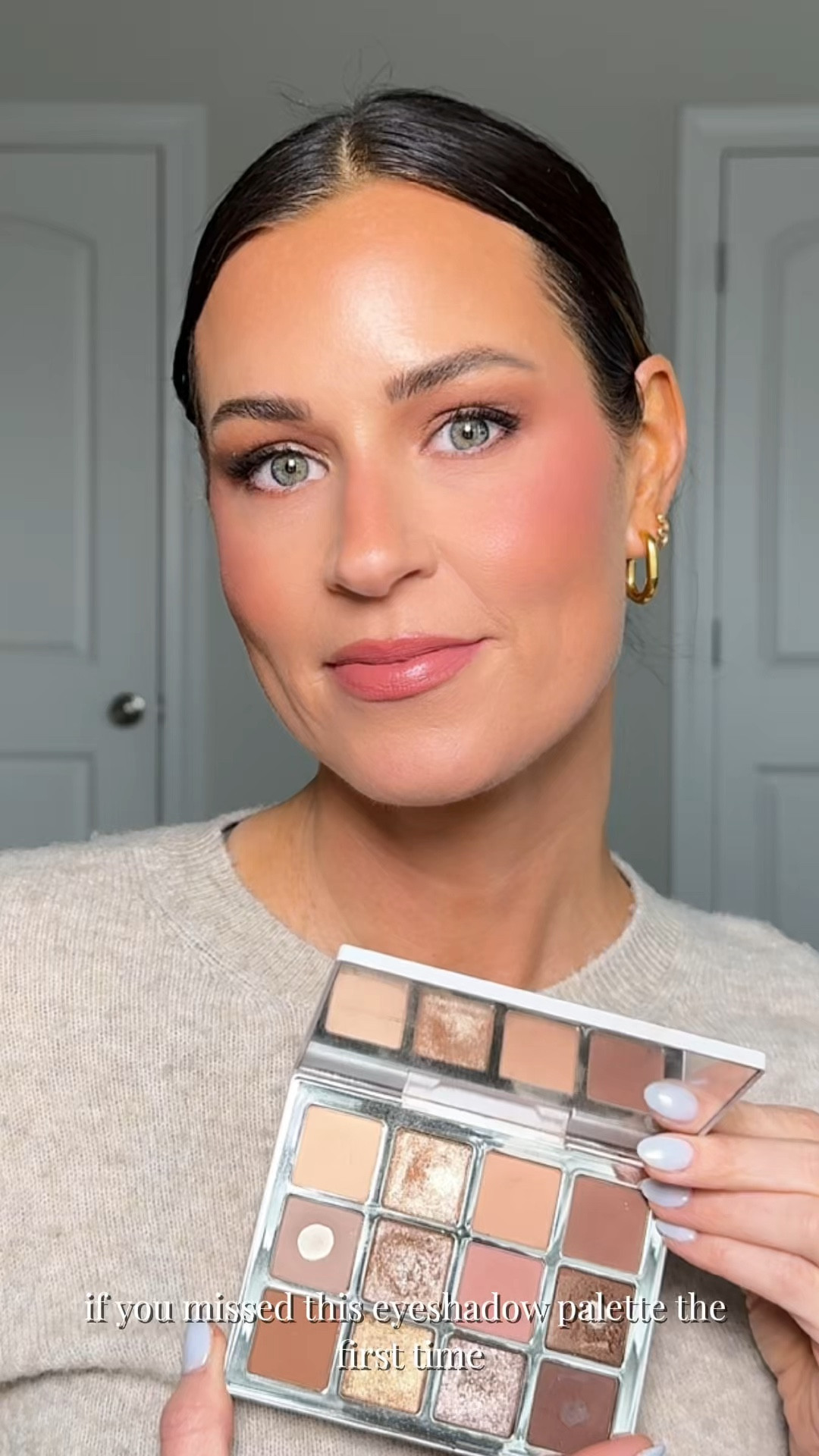 The only eyeshadow palette I reach for 90% of the time ✨ 

Items linked in my LTK and Shop My (link in bio) or comment ✨SHOP✨ and I’ll DM them to ya! 

#makeupbymario #eyeshadowtutorial #etherealeye #eyeshadowpalette #whatlizbuys