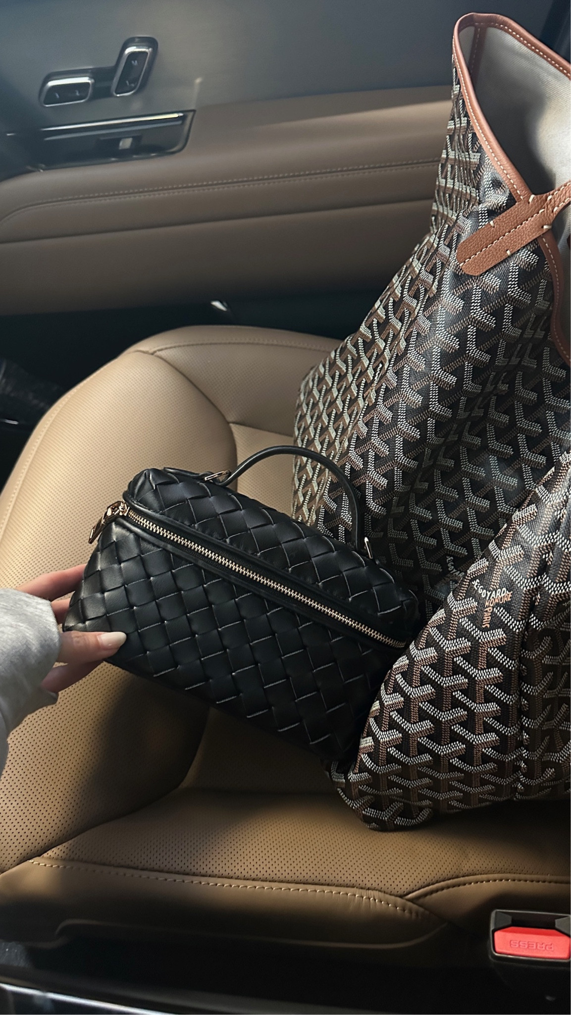 Target bag perfect for your minimal essentials. Linking below what I'm wearing today✨  I'm just shy of 5-7" wearing the size XS top and bottom #stylinbyaylin #aylin

#LTKStyleTip #LTKTravel #LTKItBag