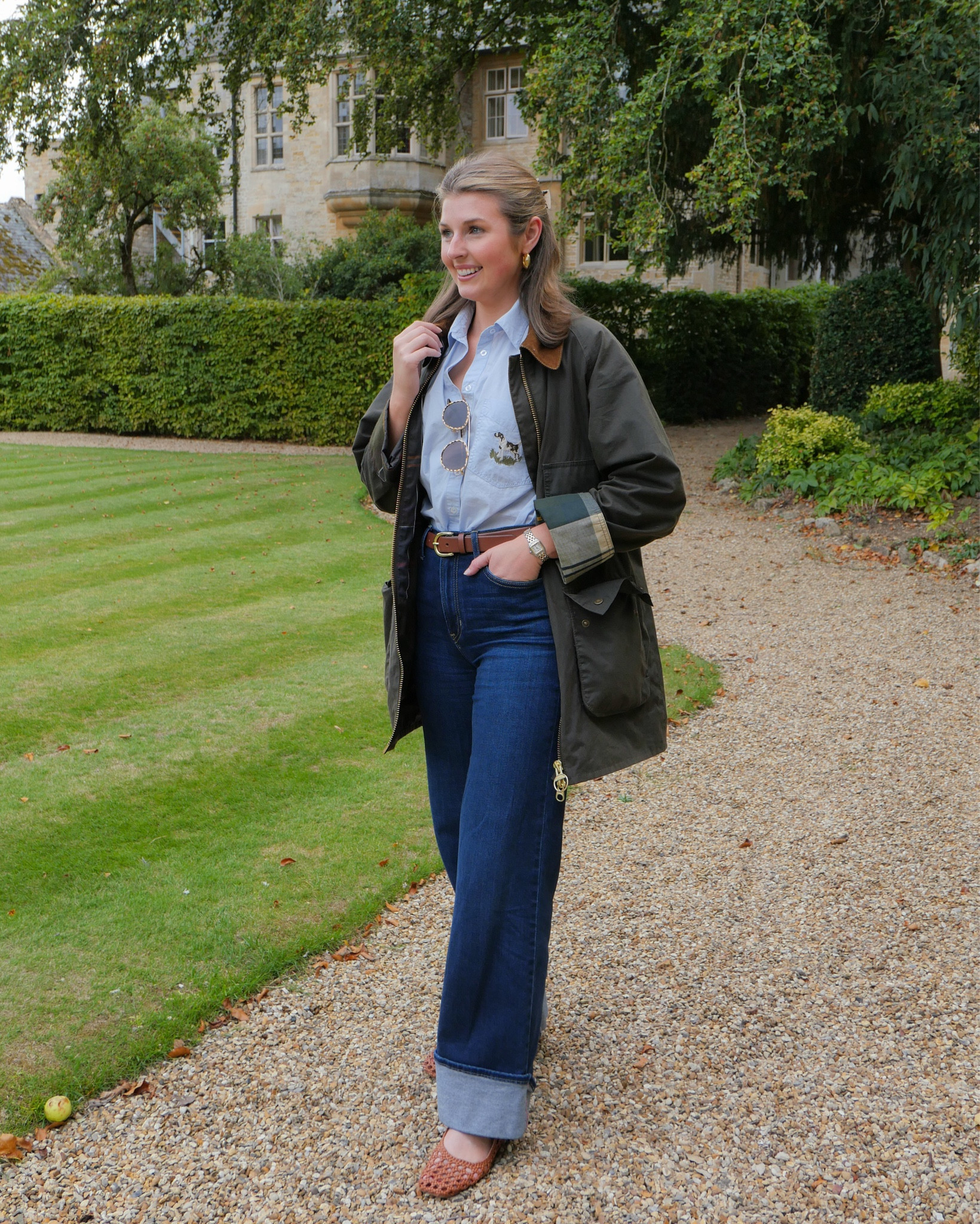 Outfit for day 1 in the Cotswolds! Wearing an XS in top, 25 in jeans and US 6 in jacket!