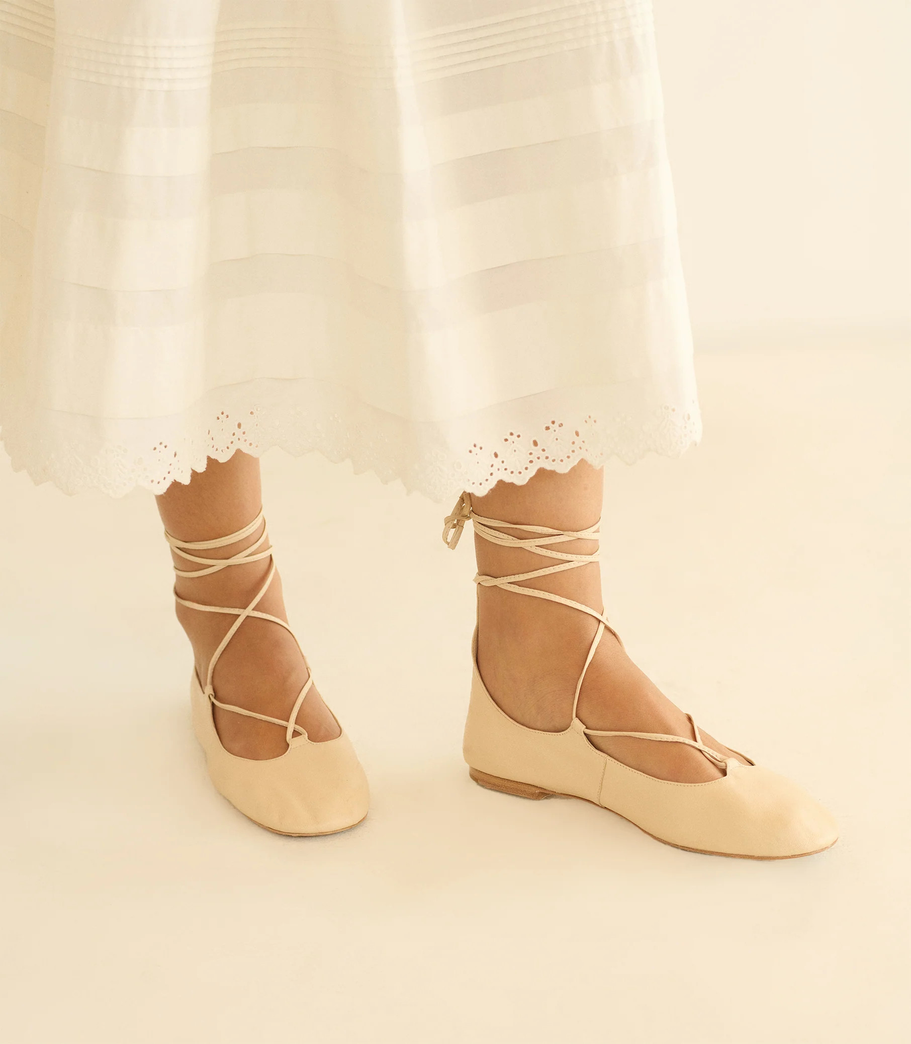 ALORA TIE FLAT -- NUDE NAPPA | DOEN