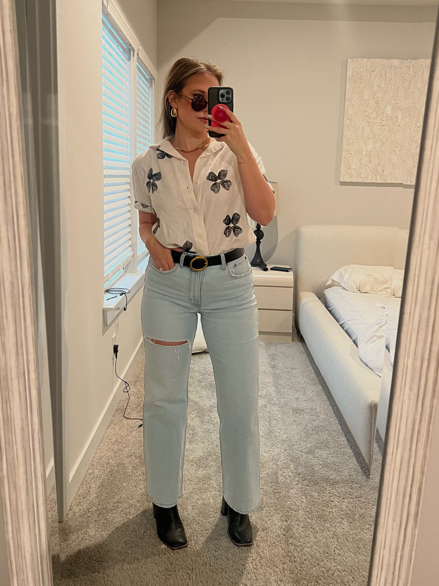 Light wash jeans look, casual outfit, summer outfit, work summer outfit, white short sleeve button down. 