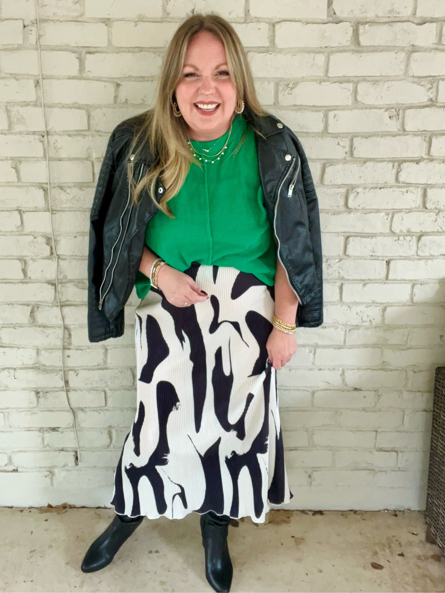 Medium top; large jacket and skirtt

#LTKmidsize #LTKfindsunder50 #LTKover40