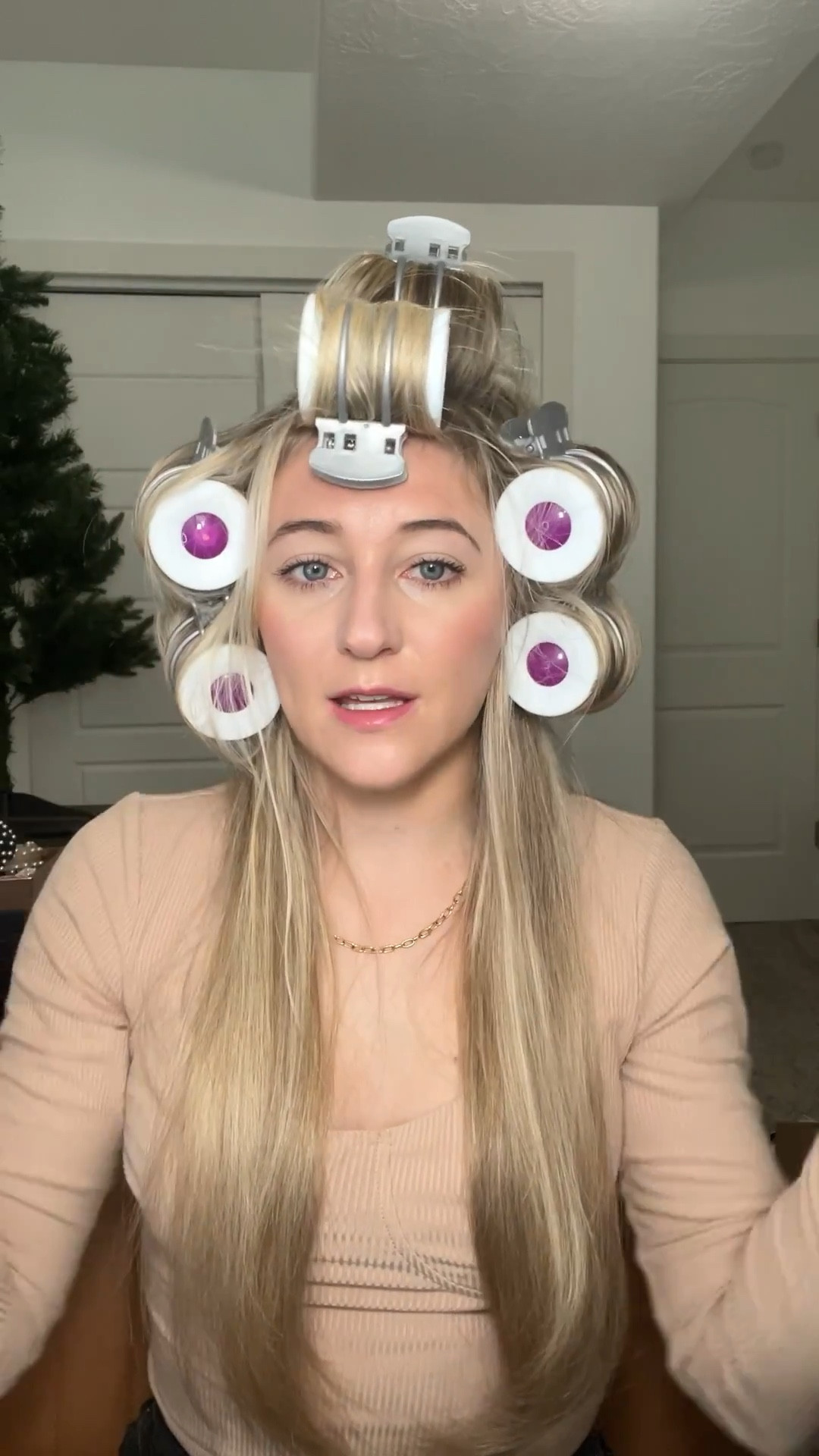 2” hot rollers give me the hair of my dreams 🤩 I need to order another set because I have such thick hair but one set should work for most people! 


#hairrollers #viralhairstyle #blowouthair #25daysofchristmas 