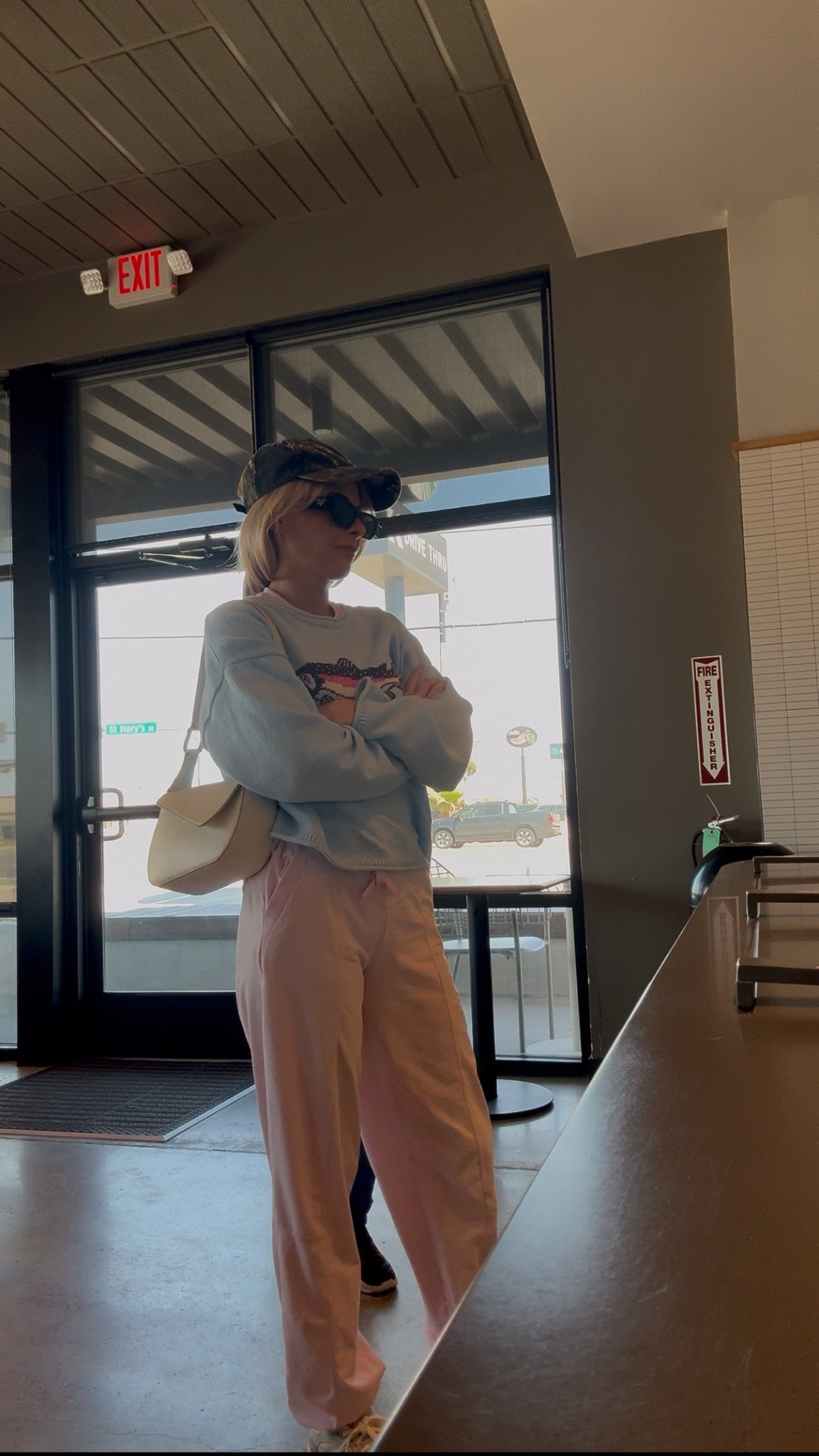 Road tripping 🦈

Joggers - xxs
Top - xs 
Sweater - M