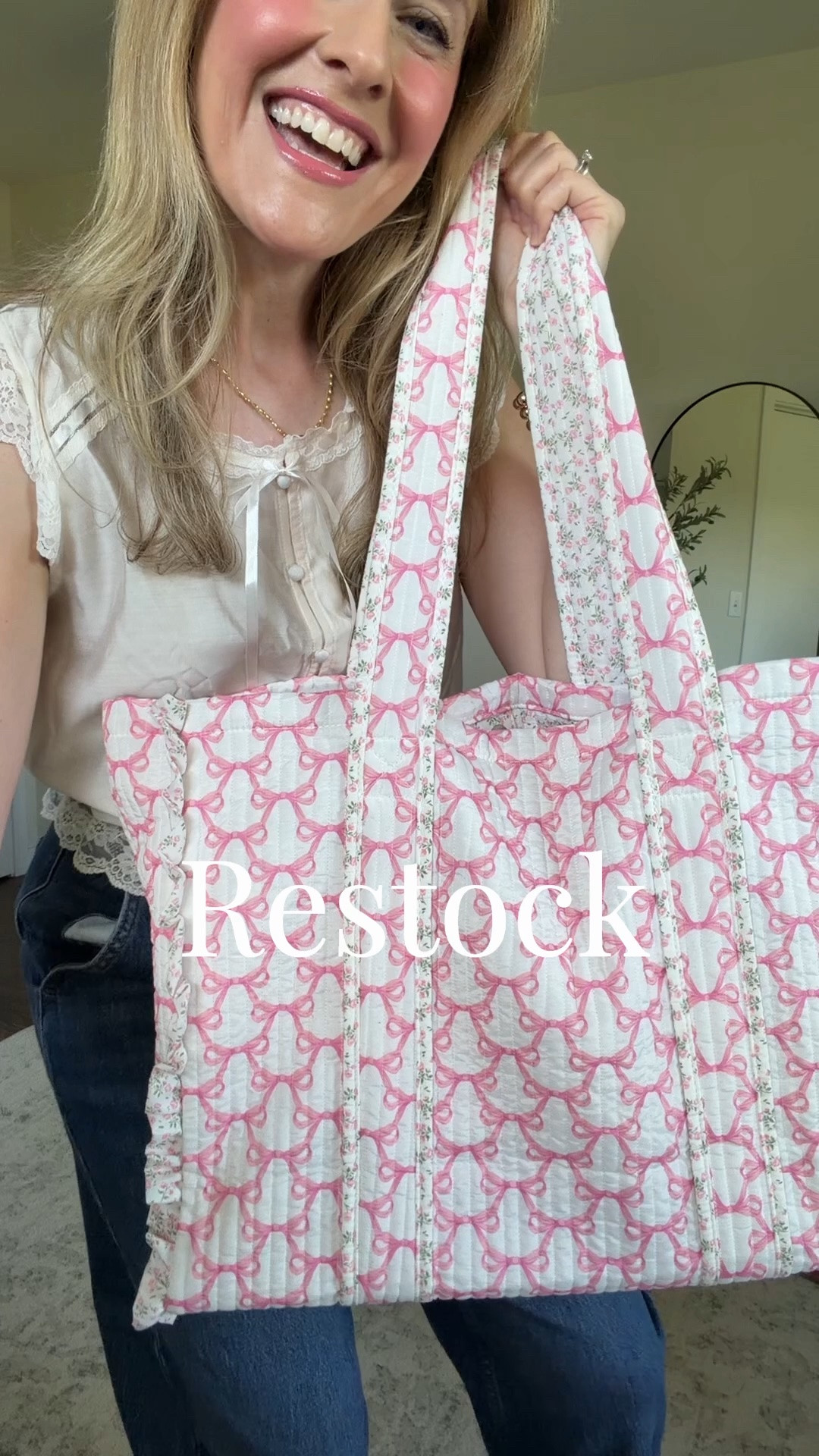 Restock alert! Quilted tote bags, four colorways and they’re all so stinking cute ❤️👏#walmartfinds