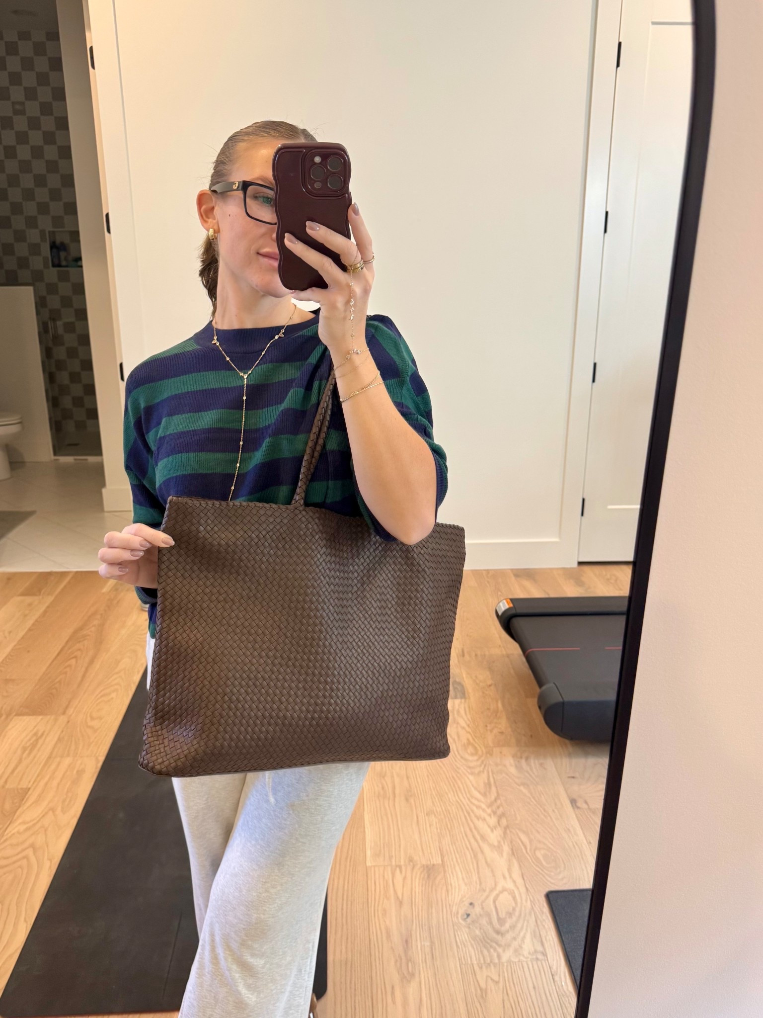 My new favorite travel tote 👏🏽 it fits so much and such good quality for the price! 

#LTKGiftGuide #LTKTravel #LTKWorkwear