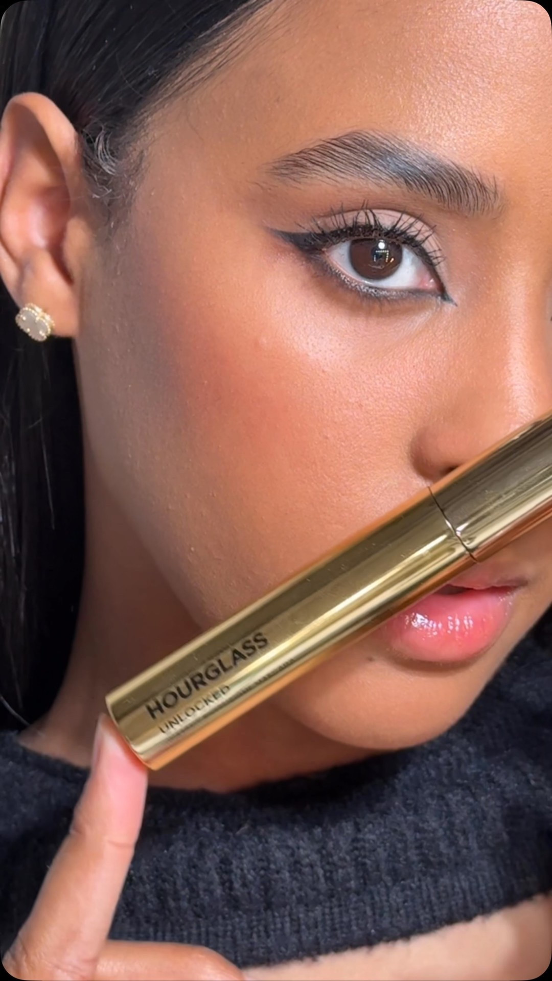 Lashes speaking louder than words.✨
@hourglasscosmetics 
•
•
•
•

#makeupreel #beautytok #viralmakeup #softglam #cleangirlaesthetic #naturalmakeuplook #lashgoals #glowyskin #nofiltermakeup #hourglassmascara #lashroutine #mascarareview #pestanasperfectas #lashesonpoint #lashlifteffect #lashlover #bestmascara #mascaraobsessed #lashgamestrong #maquillajenatural #pestañasdeimpacto #rutinademaquillaje #bellezareal #maquillajediario