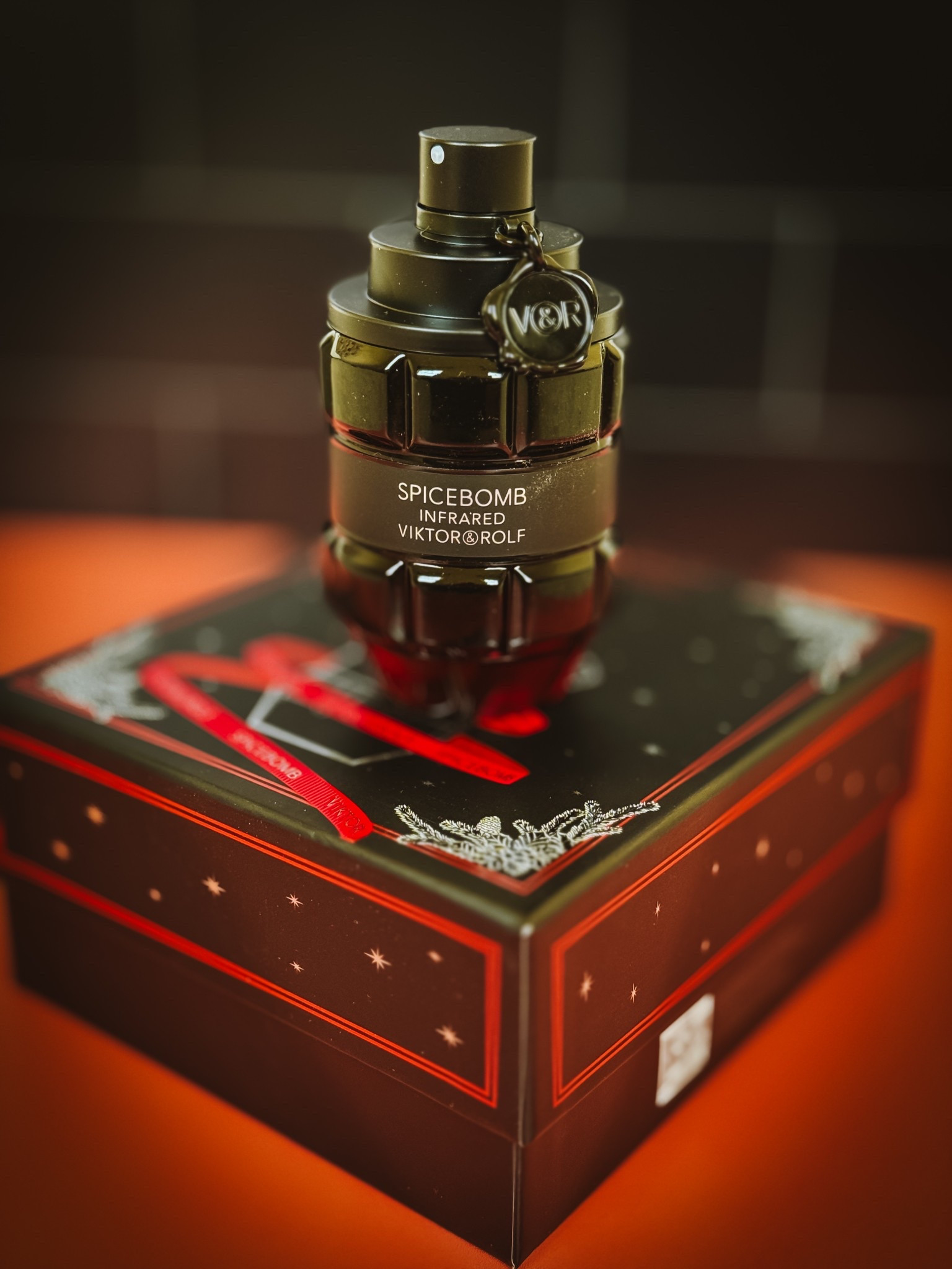 Current Favorite: Spicebomb Infrared EDP
If you’re into bold, spicy scents that turn heads — this one’s a must.

Viktor&Rolf’s Spicebomb Infrared is warm, intense, and 🔥 in the best way. Red pepper, cinnamon, and a smoky twist give it that deep, confident vibe.

Perfect for date nights, cooler weather, or when you just want to make a statement.

The name says it all — it’s explosive.

#menscologne #spicebombinfrared #viktorandrolf #giftideasforhim #ltkmensstyle

#LTKMens #LTKBeauty #LTKStyleTip