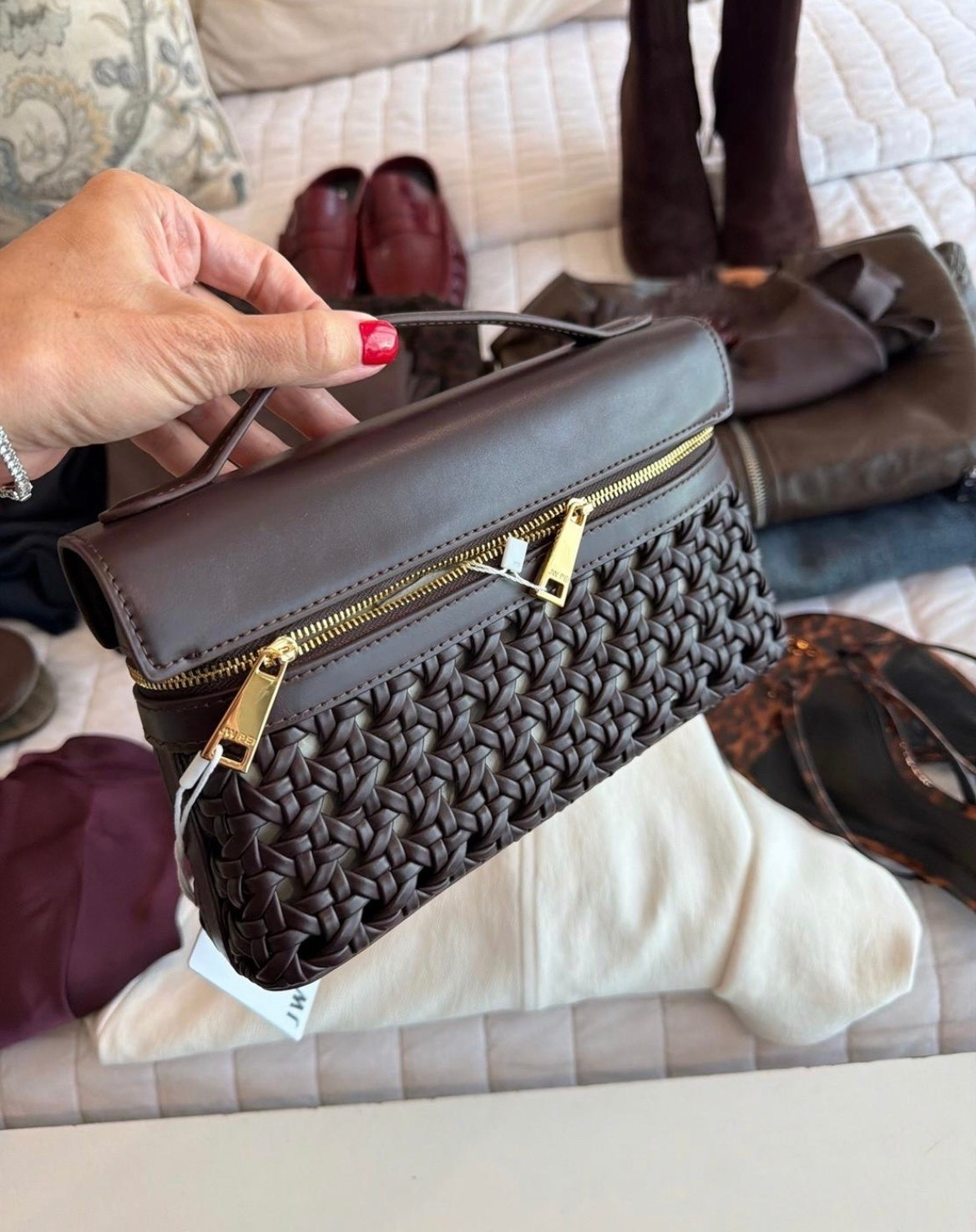 This woven chocolate brown bag is SO good for fall! 🤎 The texture and gold hardware make it look so much more expensive, and the color goes with just about everything in my fall wardrobe.

woven brown bag, chocolate brown handbag, fall handbags, affordable accessories, designer inspired bag, woven purse, brown shoulder bag, fall fashion finds, everyday handbags, women over 40 style, themominstyle