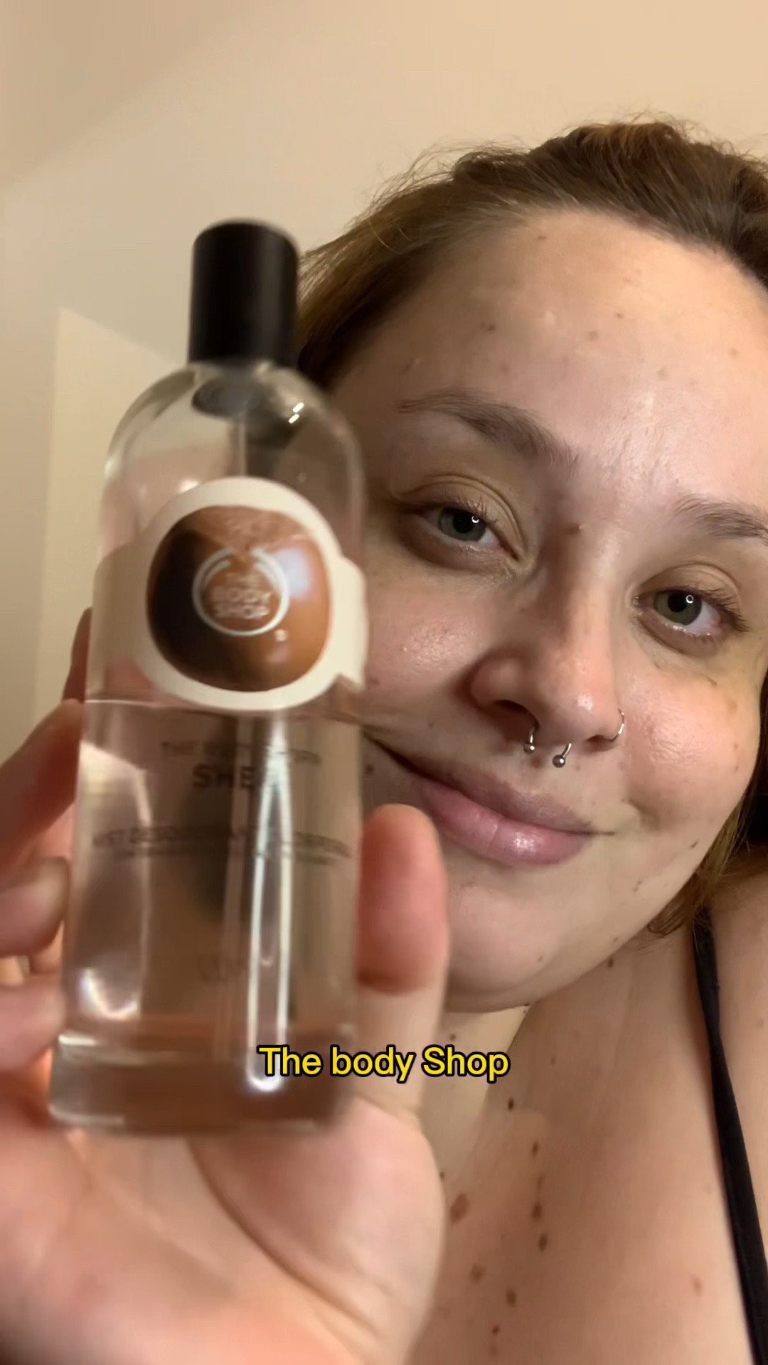 O meu cheirinho gostoso pra dormir é o body mist de shea (karitê) da @thebodyshop 
Aquele cheirinho gostoso e leve, que te deixa perfumada sem agredir o olfato alheio 🤍

Além de ser uma ótima dica para presentear no Natal, afinal ele é compartilhável, isto é: serve para homens e mulheres.

#LTKGift 

#LTKbrasil #LTKbeauty