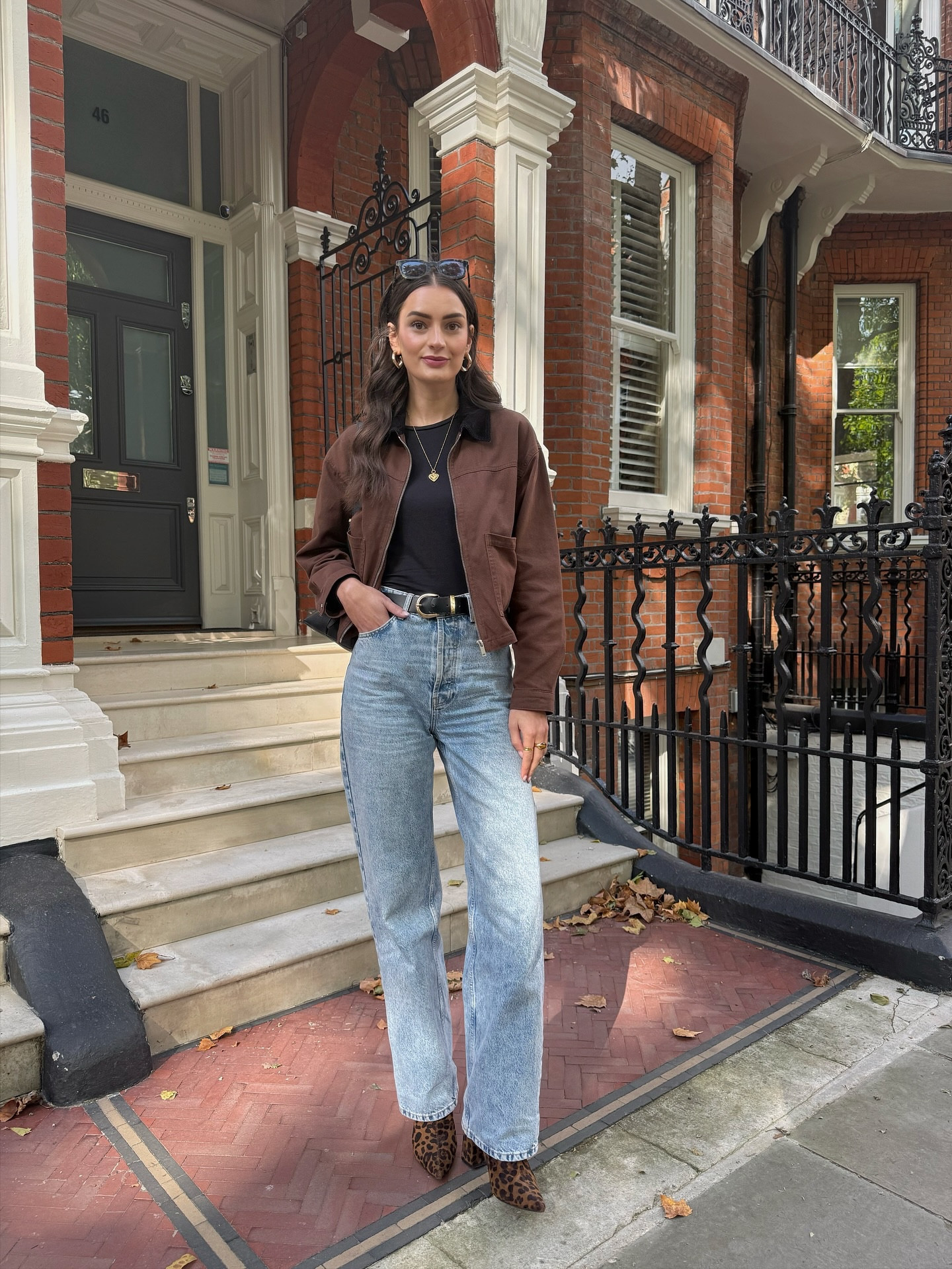Seasonal go-to’s: brown tones and wide leg jeans 🍂🤎👖

#autumnstyle #fallfashion #londonoutfit #barnjacket #widelegjeans #leopardprintboots #ankleboots