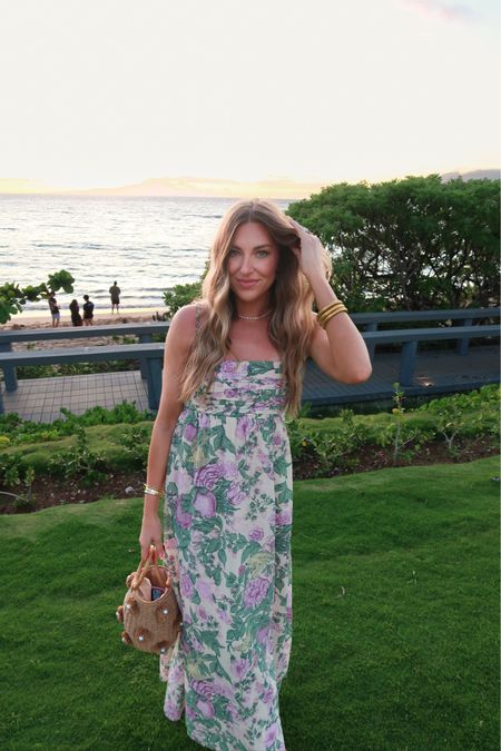 My fave dress from Abercrombie! I’m wearing a small regular 

Hawaii outfit, vacation outfit 