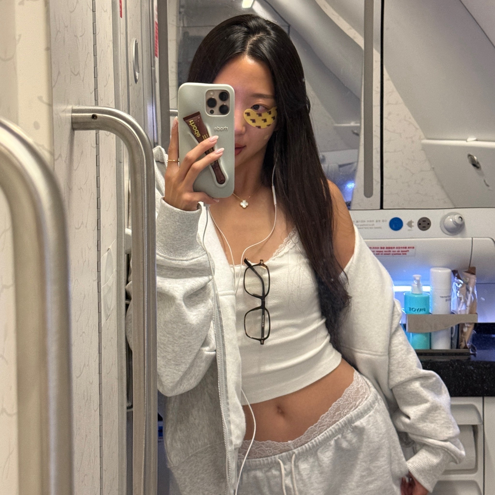 go-to airplane outfit 🤍

#LTKootd #LTKselfcare #LTKTravel