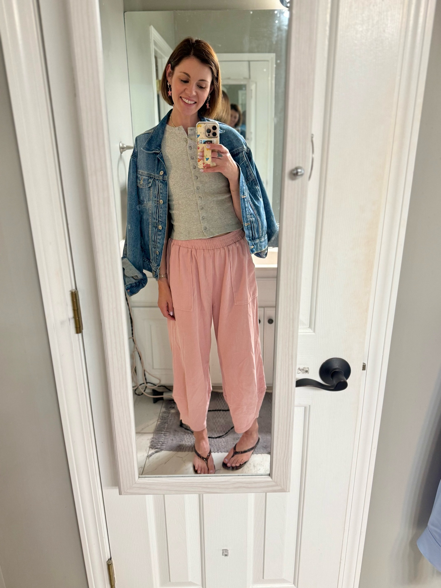 Super comfy casual outfit for this lovely spring Sunday! These pants from @amazon are the best! I have them in 3 colors 

Millenial mom look | tulip sweats | barrel sweats | Amazon finds | Amazon fashion | casual cute | comfy cute | jelly sandals | jellies 



#LTKSaleAlert #LTKootd #LTKdayinmylife